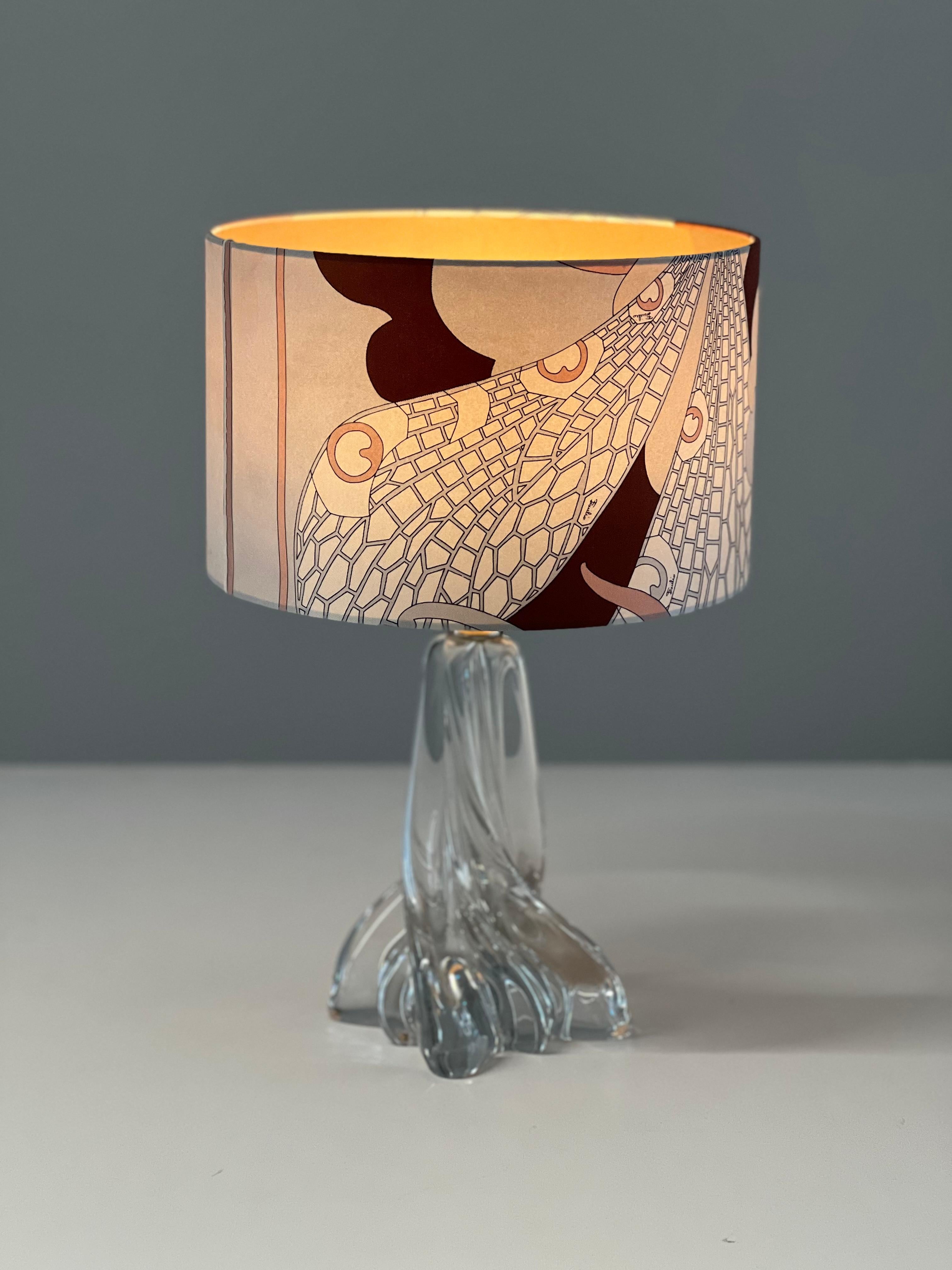 XXI secolo e contemporaneo Lampada da tavolo Baccarat a batteria con paralume in seta vintage Pucci Col. MOP in vendita