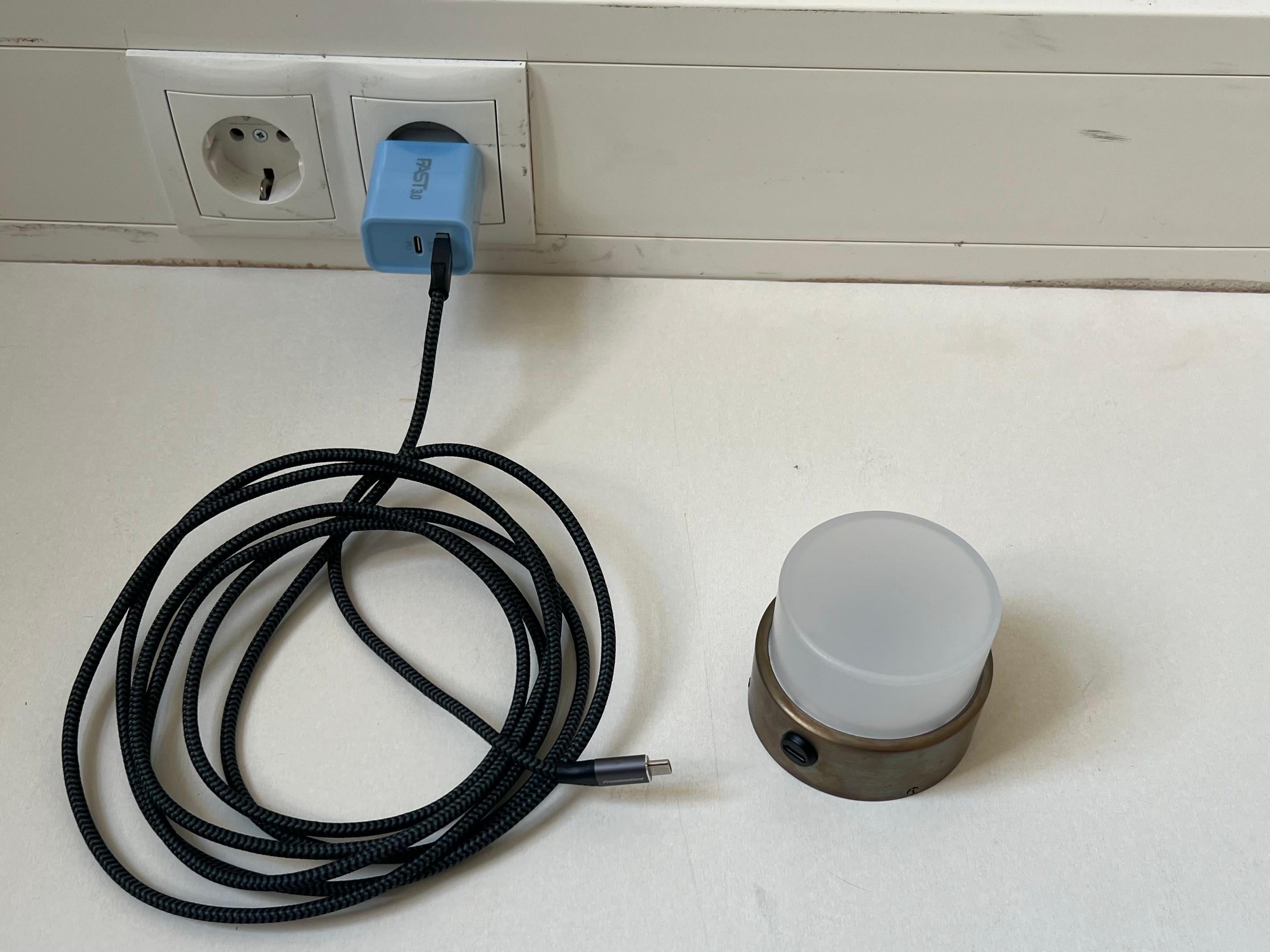 Lampada da tavolo Baccarat a batteria con paralume in seta vintage Pucci Col. MOP in vendita 7
