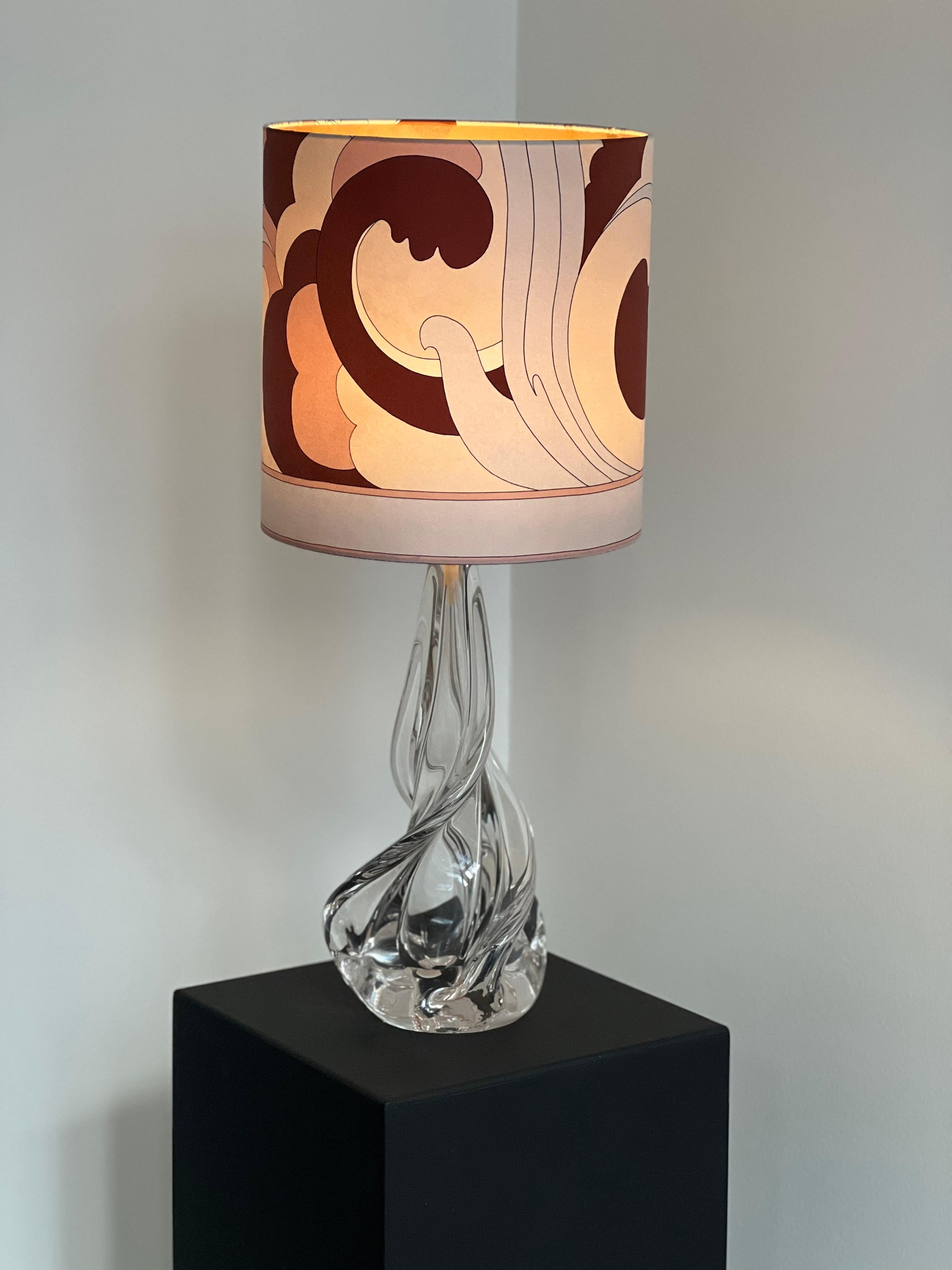 Fatto a mano Lampada da tavolo a batteria JB Saint Louis  Con paralume in seta Vintage Pucci Col. MOP in vendita