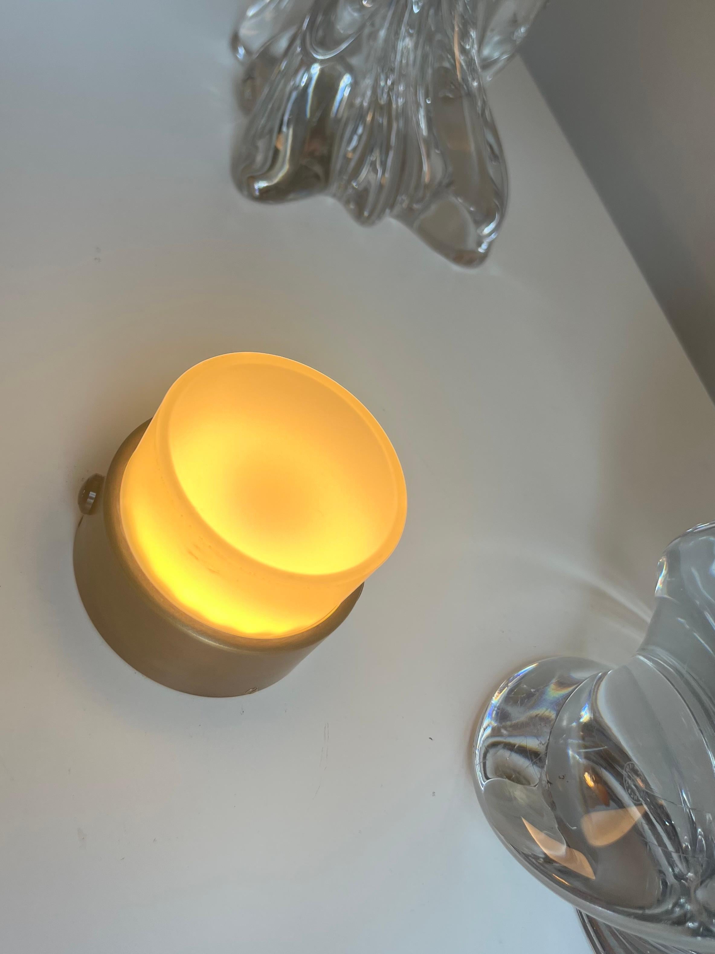 Lampada da tavolo Saint Louis a batteria con paralume in seta Pucci vintage Col. MOP in vendita 2