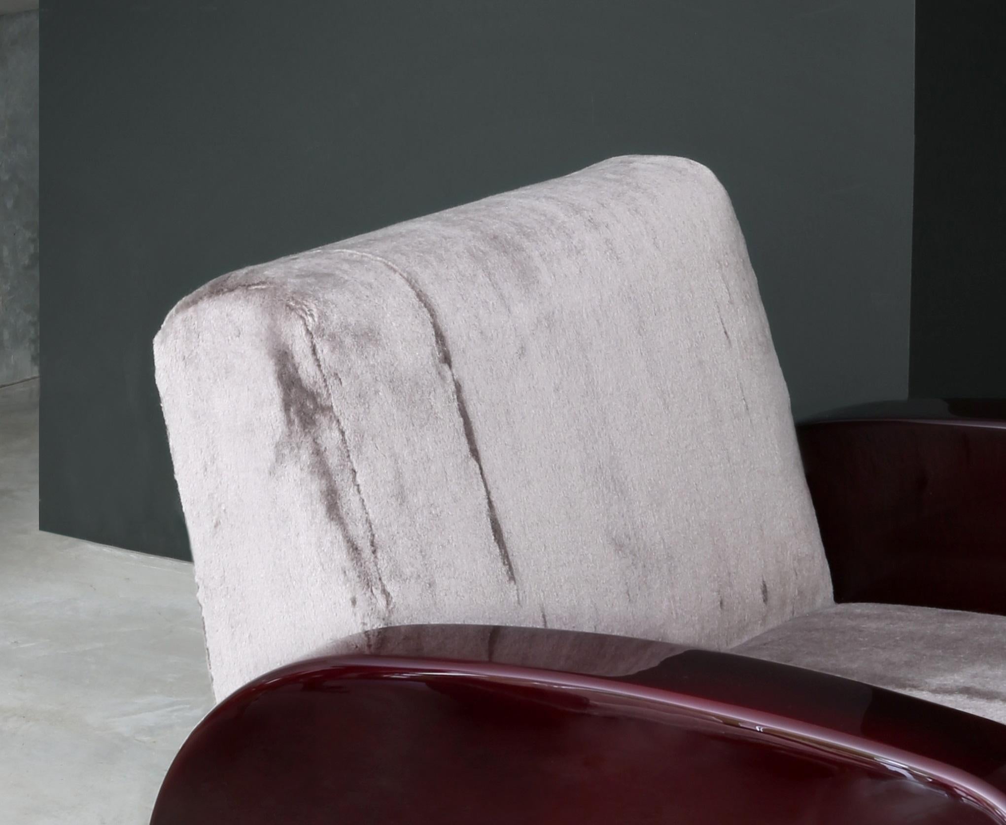 Apoyabrazos de piel color burdeos y sillón de lana beige claro by Casa Casati Posmoderno en venta