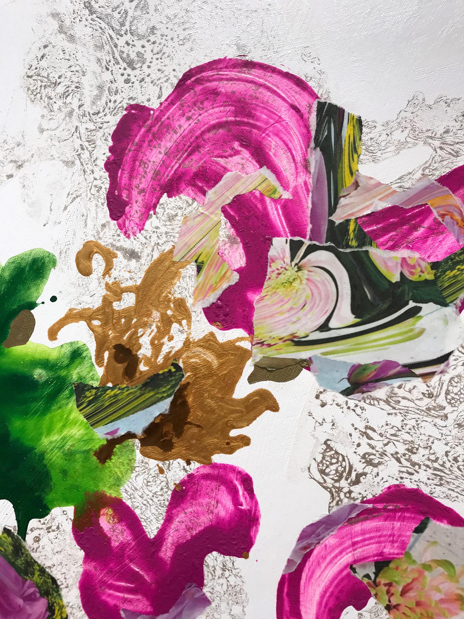 Ein dramatisches kreisförmiges Gemälde in Mischtechnik auf Leinwand mit wunderbaren Details und Knalleffekten in Rosa, Grün und Gold. Wir sind fasziniert von dem starken Kontrast, da die Form der Farbe einzigartige und verblüffende Formen annimmt.
