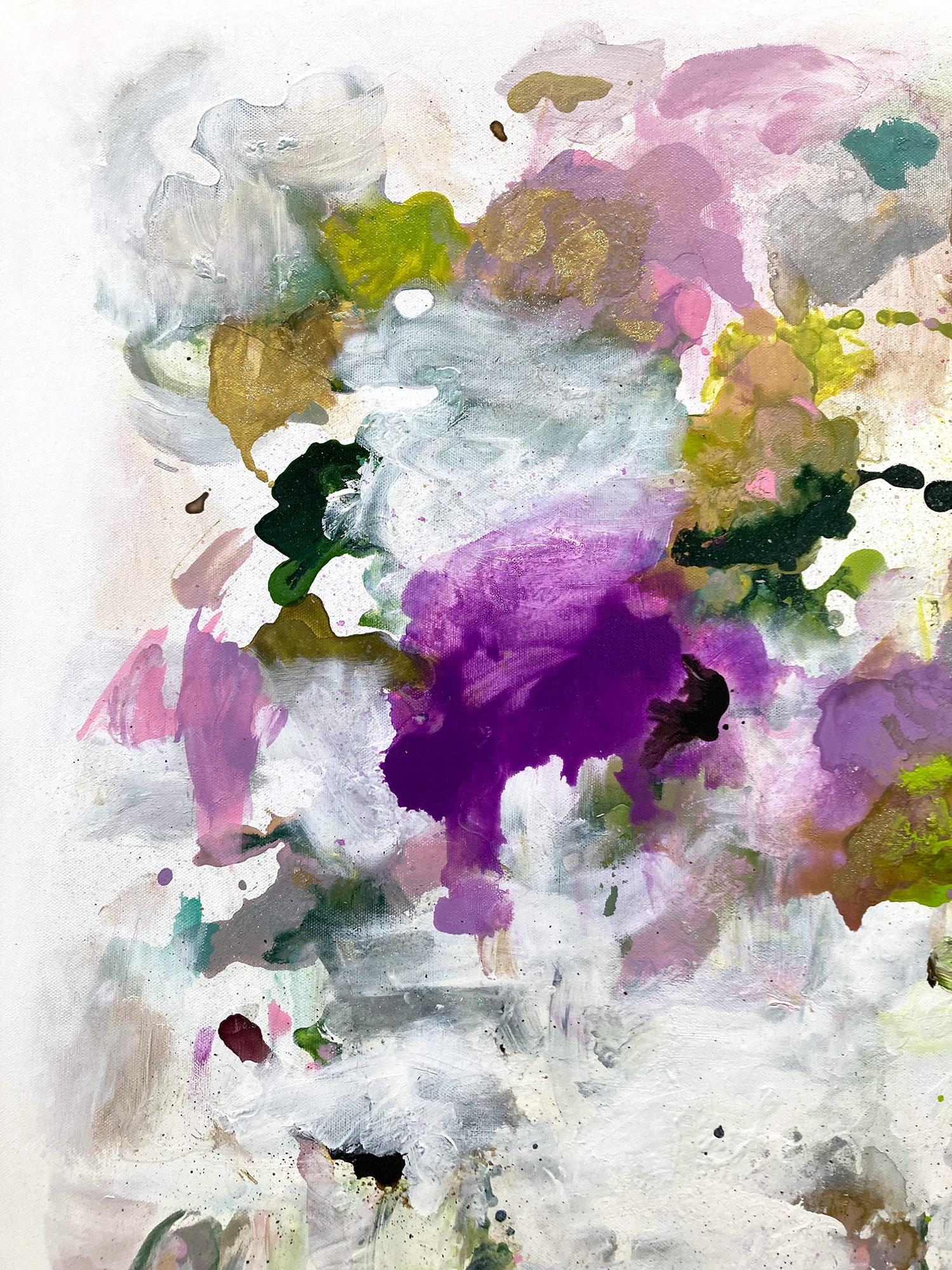 Ein dramatisches Gemälde in Mischtechnik auf Leinwand mit wunderbaren Details und Farbtupfern in Lila, Grün und hellem Lavendel. Wir sind fasziniert von dem starken Kontrast, da die Form der Farbe einzigartige und verblüffende Formen annimmt. Ein