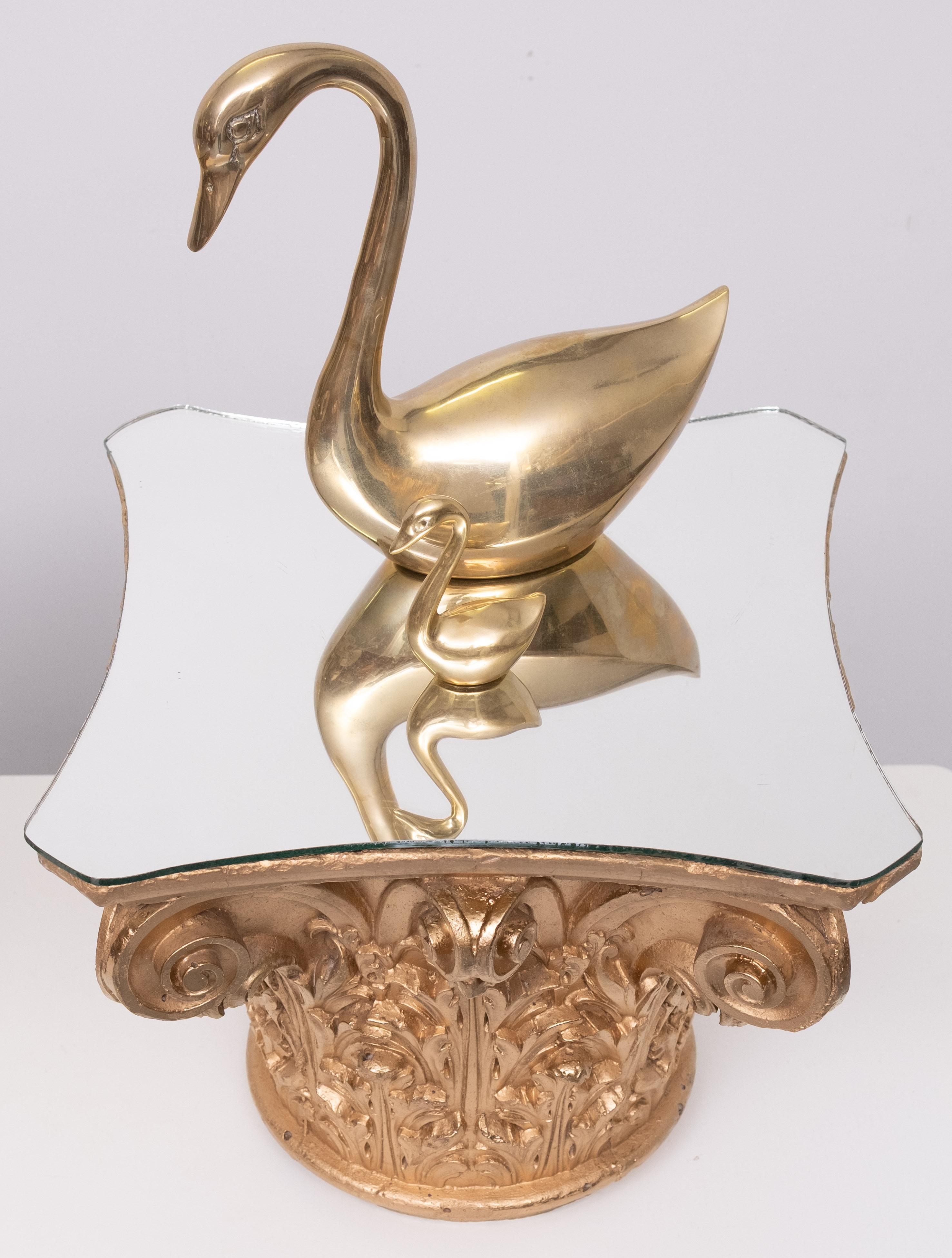 Beistelltische mit korinthischem Kapitell  Spiegel Beistelltische Gold Farbe 1970er (Ende des 20. Jahrhunderts) im Angebot