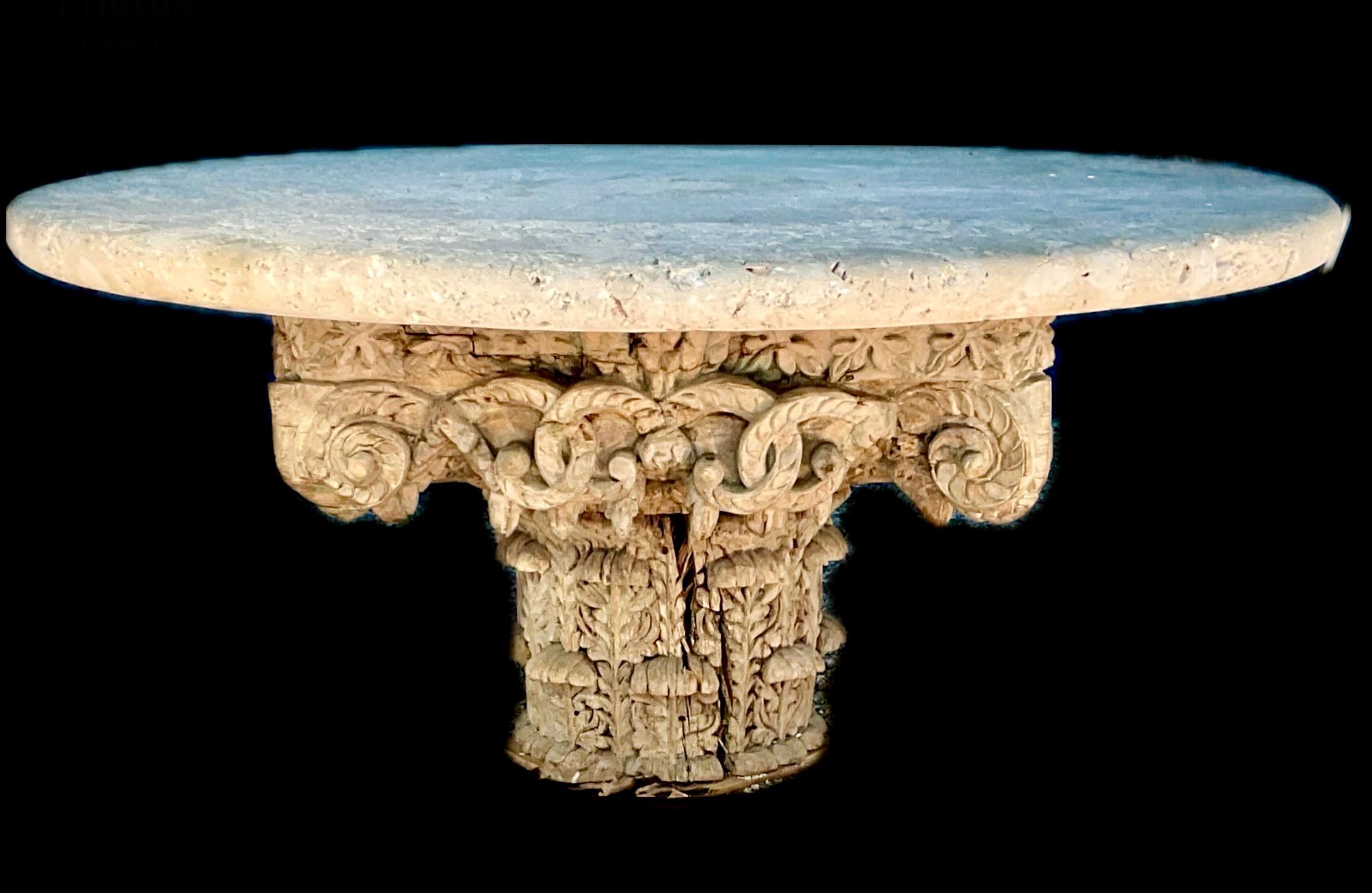 Korinthischer geschnitzter Pedestal-Mitteltisch mit Muschelsteinplatte im Angebot 5