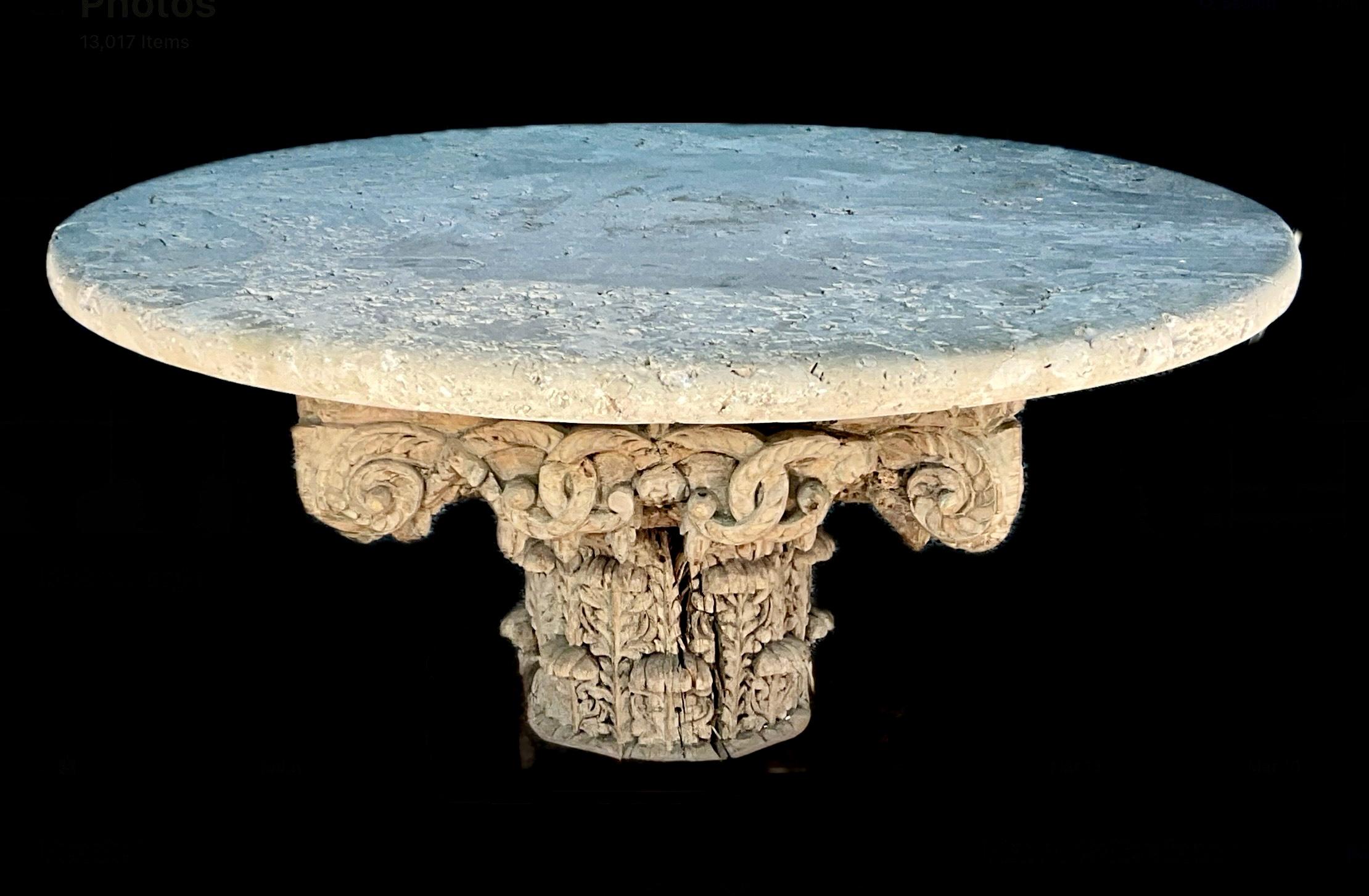 Korinthischer geschnitzter Pedestal-Mitteltisch mit Muschelsteinplatte im Angebot 10
