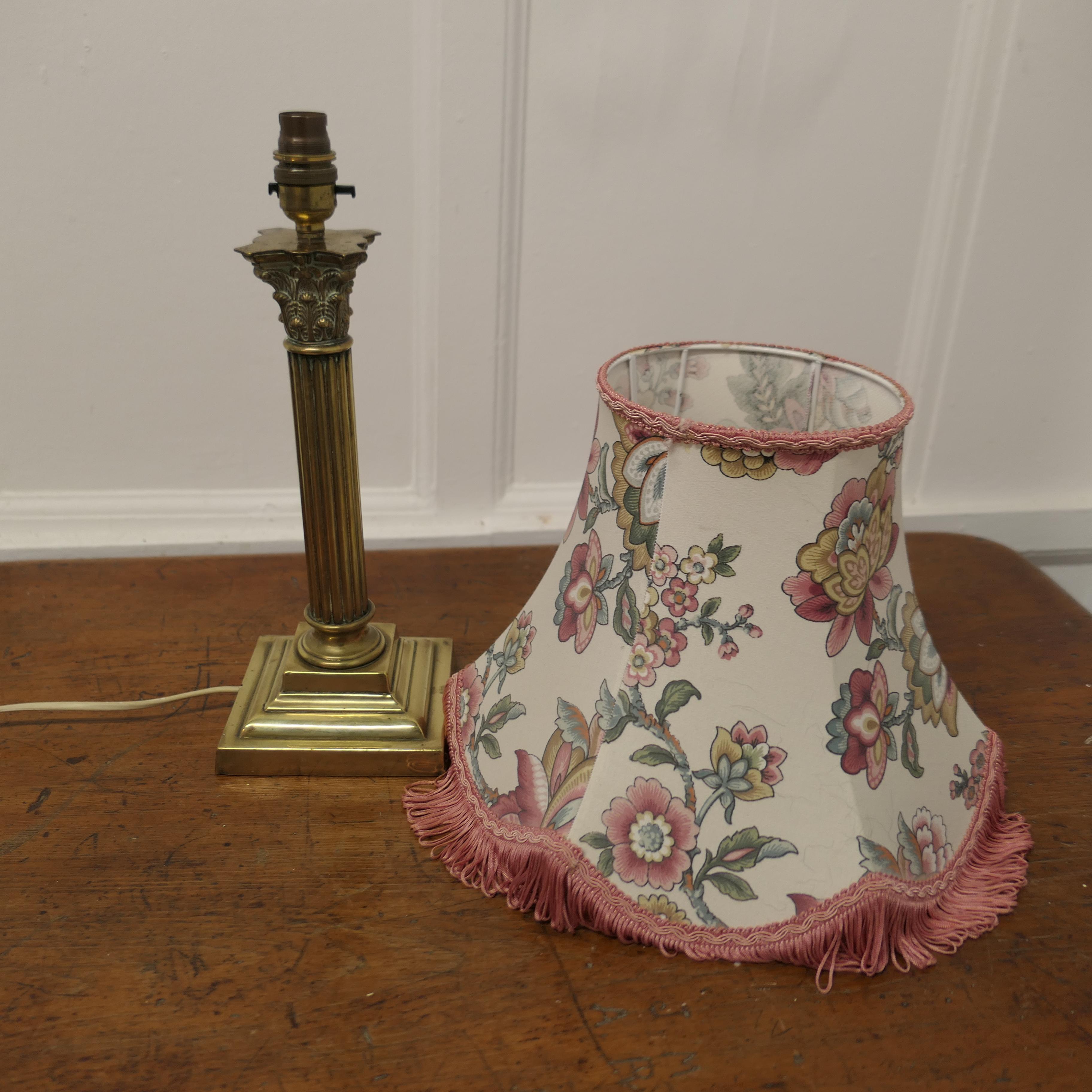 Corinthian Column Brass Table Lamp with Scalloped Linen Shade    For Sale 2