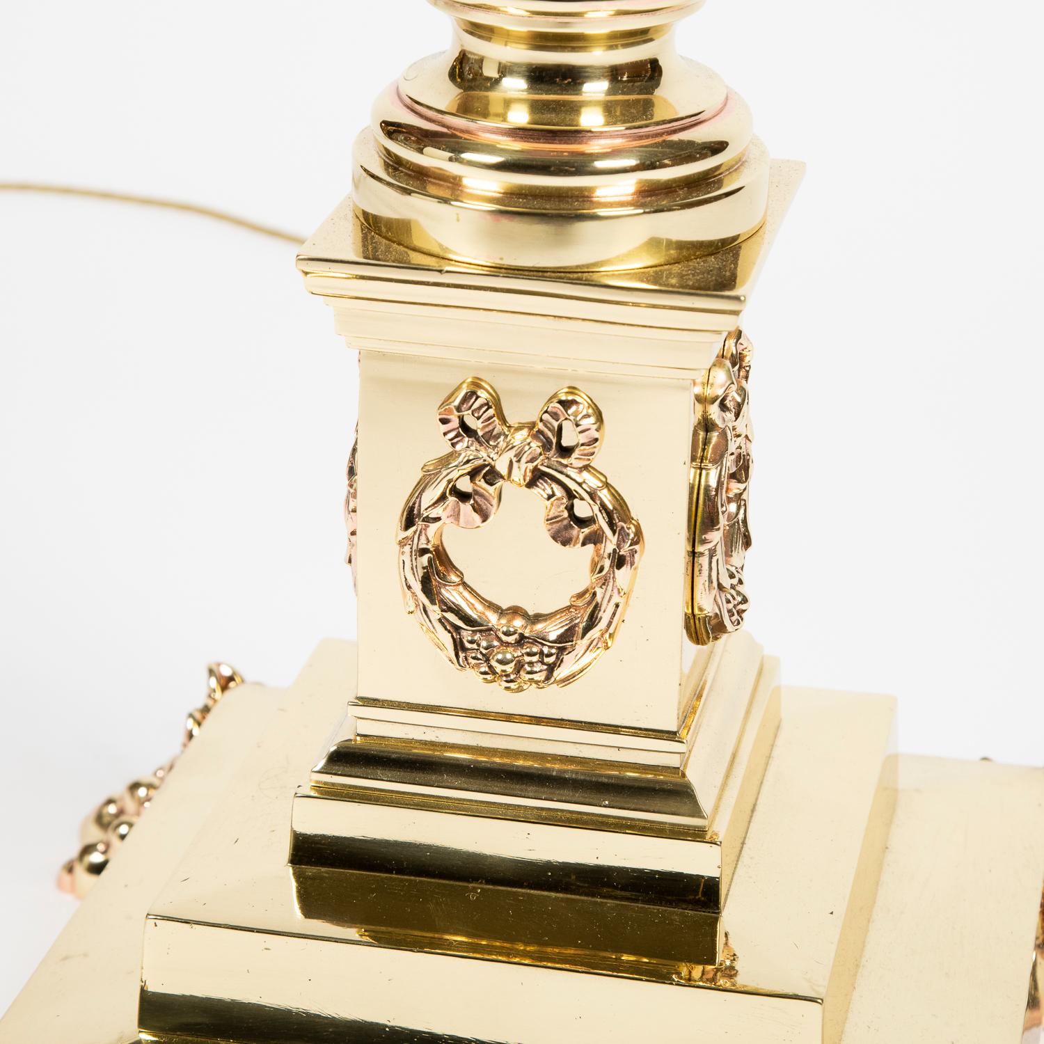 XIXe siècle Lampe standard télescopique à colonne corinthienne en laiton en vente
