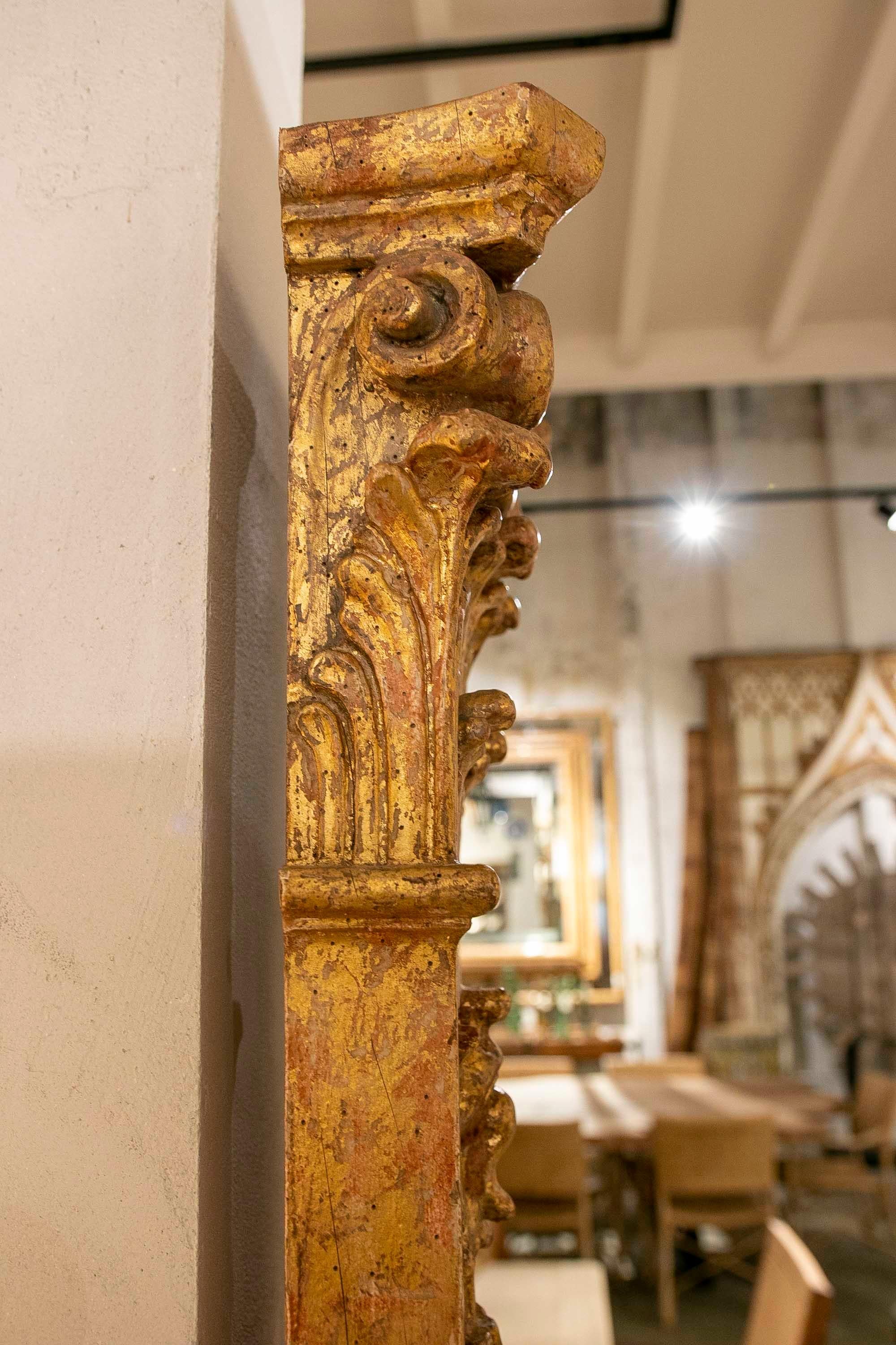 Corinthian Hand-Painted  Pilaster Carved in Wood  For Sale 9