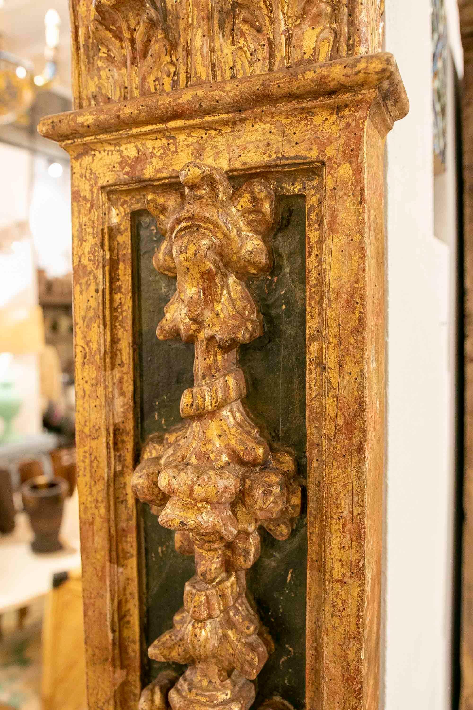 Corinthian Hand-Painted  Pilaster Carved in Wood  In Good Condition For Sale In Marbella, ES