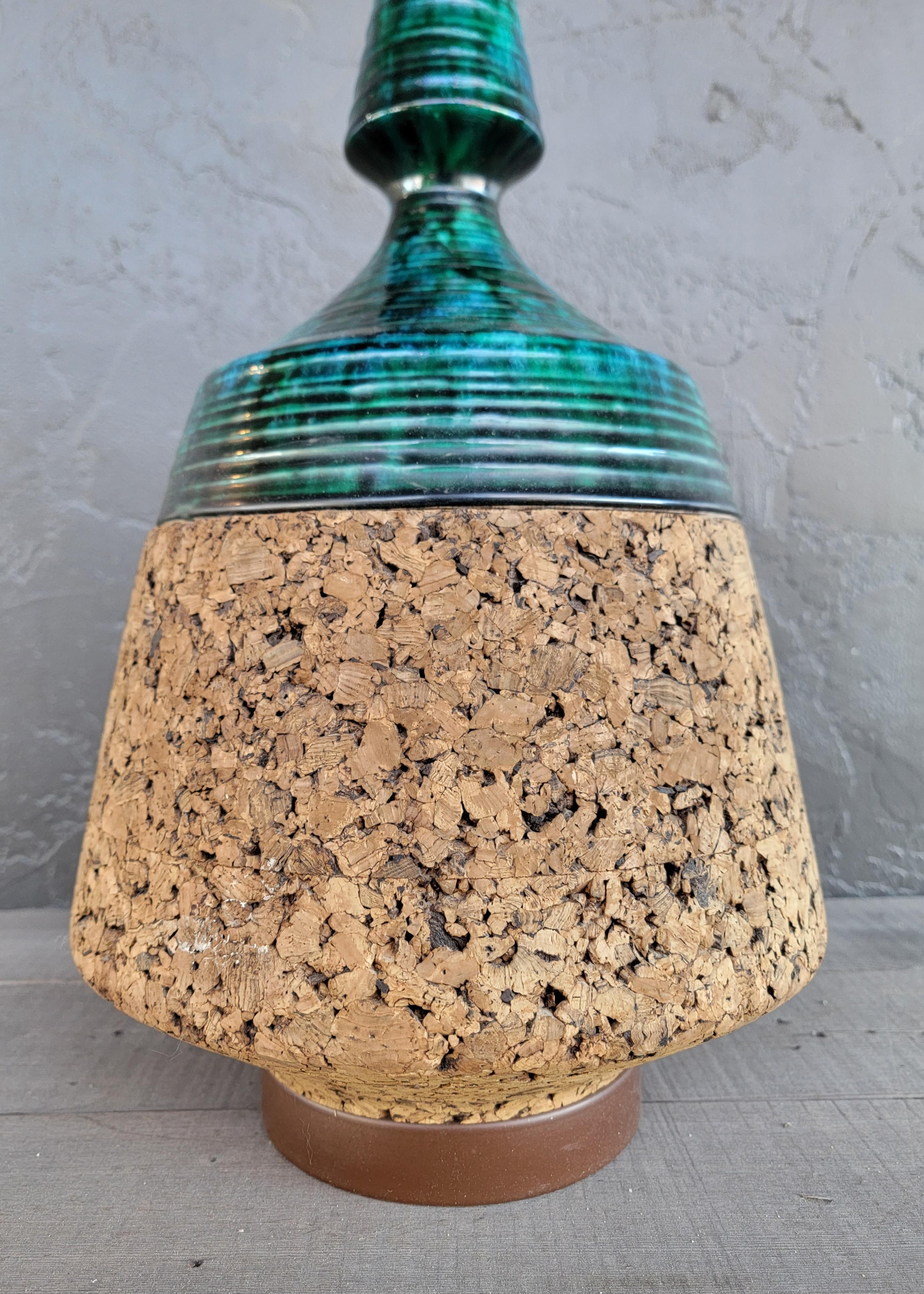 Cork and Ceramic Mid-Century Modern Table Lamp Moderno de mediados de siglo en venta
