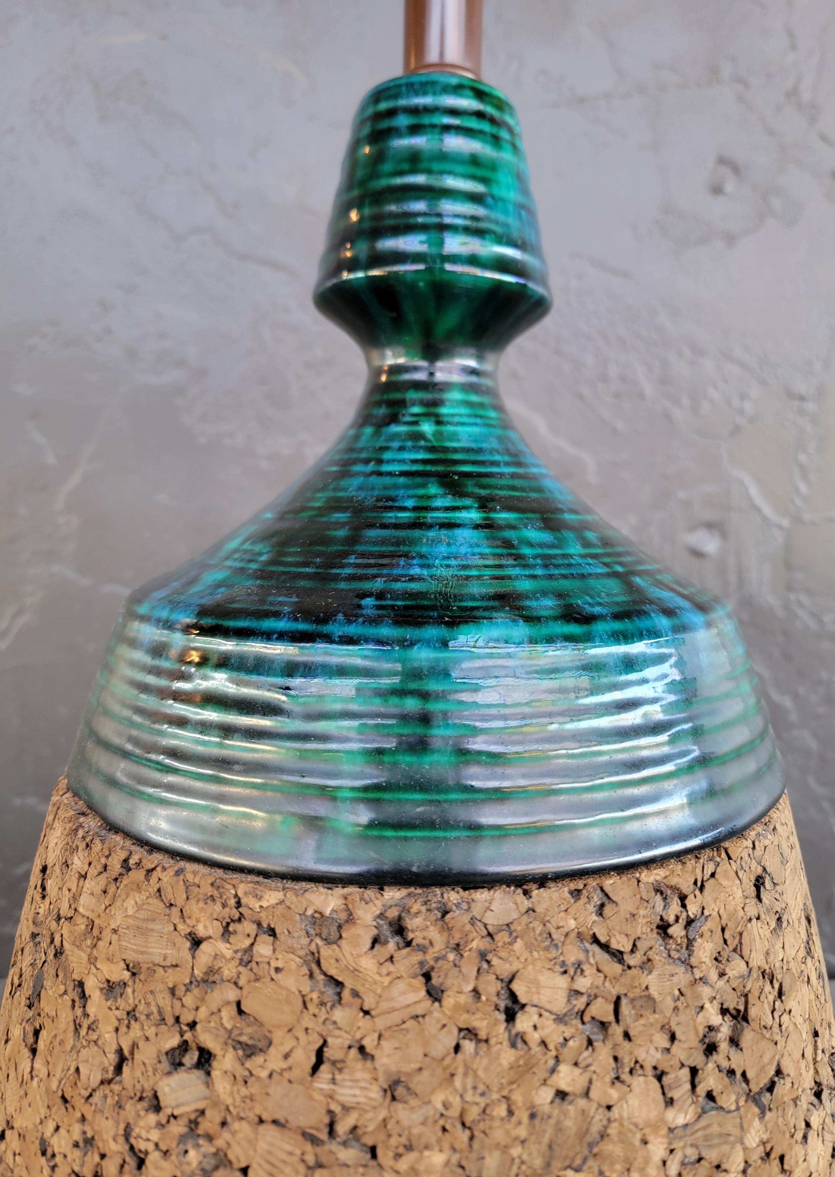 Cork and Ceramic Mid-Century Modern Table Lamp en Bueno estado para la venta en Fulton, CA