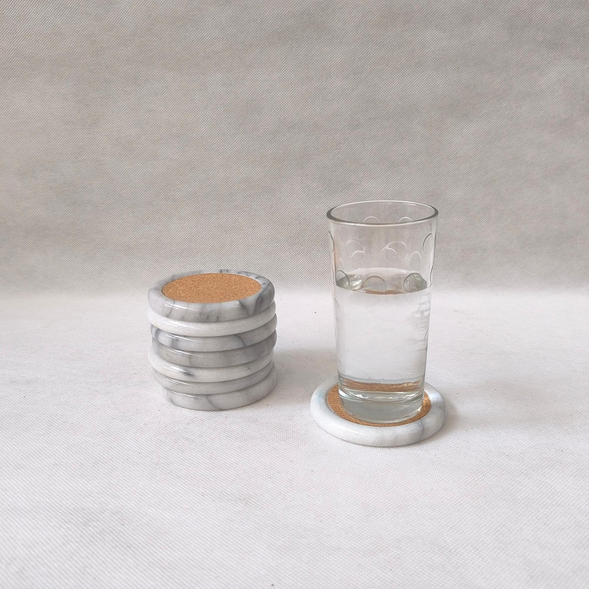 Cork & Marble Coasters – Elegant Symmetry Meets Natural Texture
Dimensions:
- Diameter: Approx. 9 cm
- Thickness: Approx. 1 cm
- Weight: Substantial feel without being bulky
This set of eight round coasters blends minimalist elegance with organic