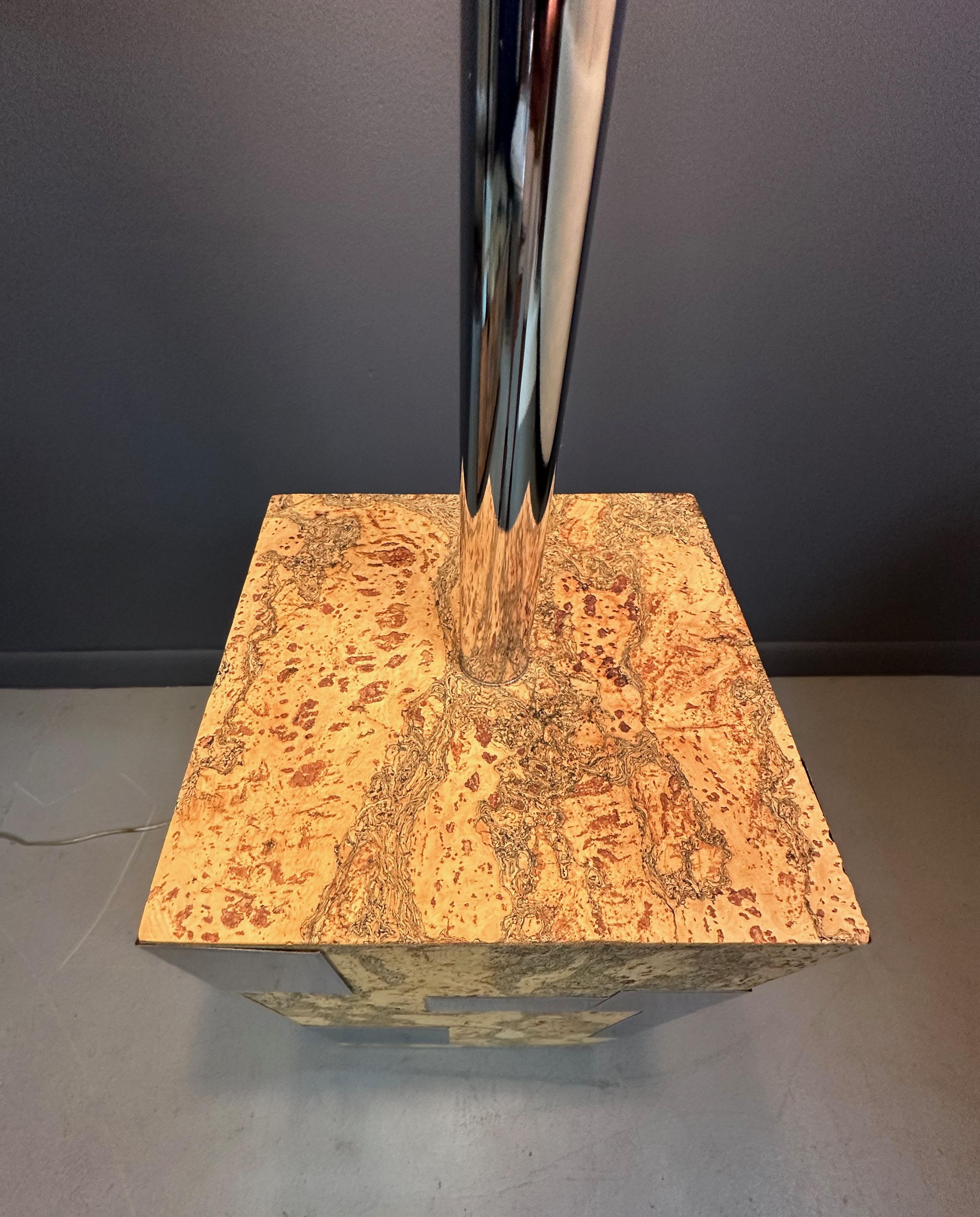 20ième siècle Lampadaire en liège et acier inoxydable dans le style de Paul Evans en vente