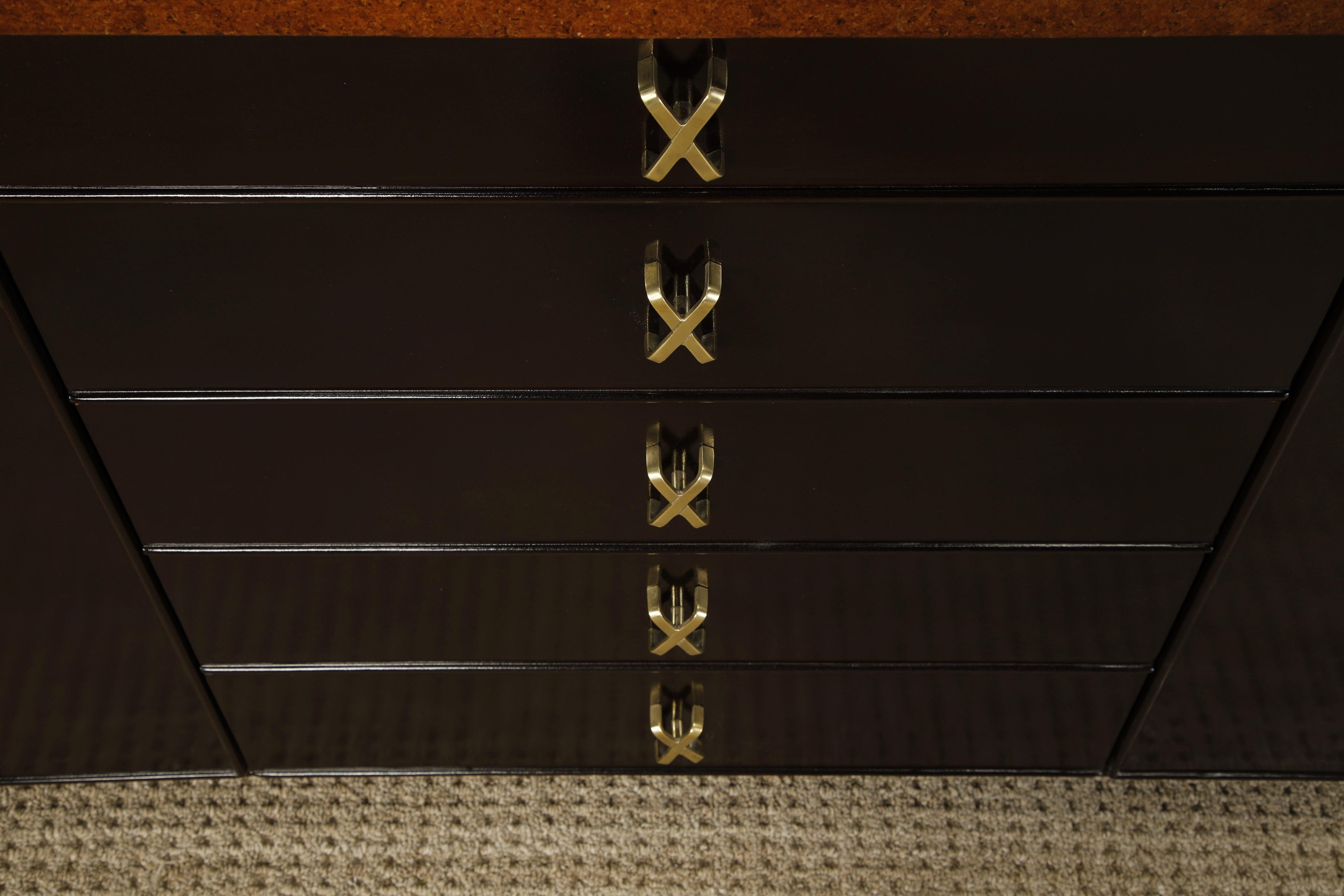 Sideboard/Kommode aus Kork von Paul Frankl für Johnson Furniture, ca. 1950er Jahre, signiert im Angebot 2
