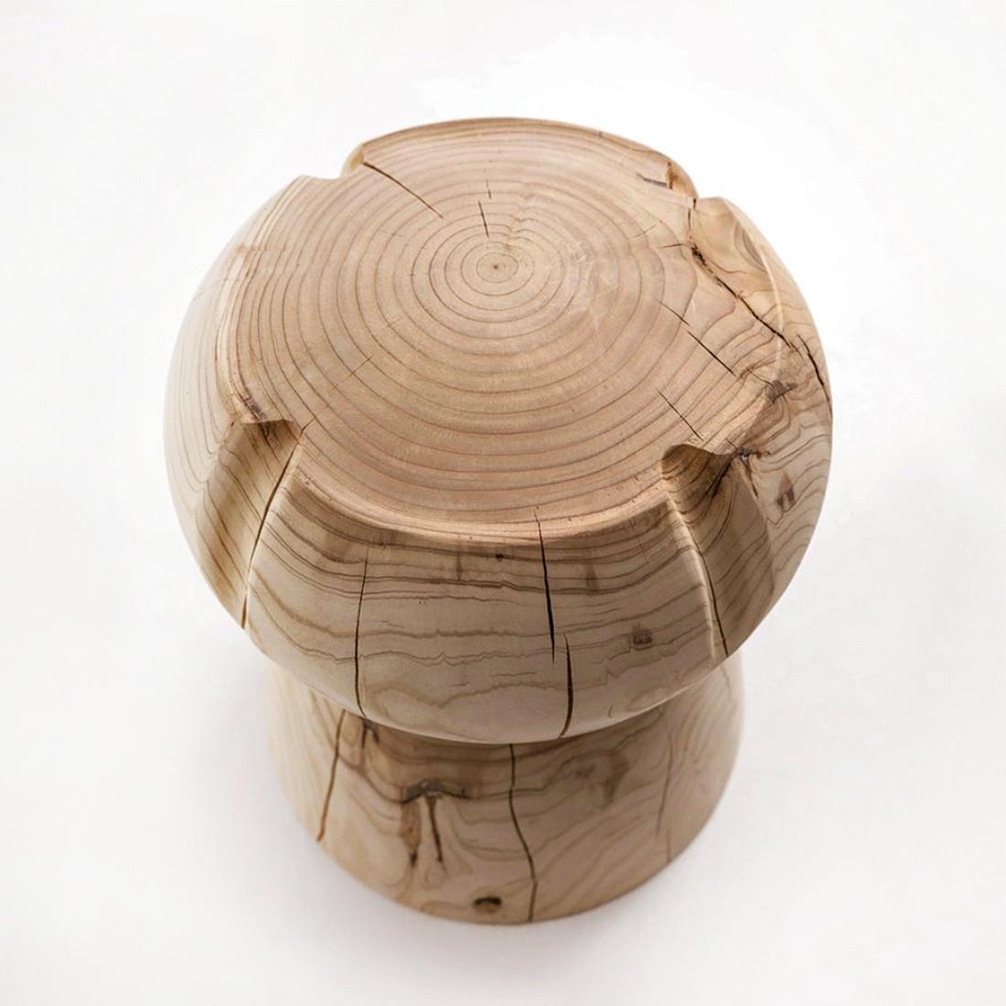 Stool cork in solid natural aromatic cedar wood.
Made in one block of cedar wood. Treated with
natural pine extracts.
Solid cedar wood include movement, 
cracks and changes in wood conditions, 
this is the essential characteristic of natural 
solid
