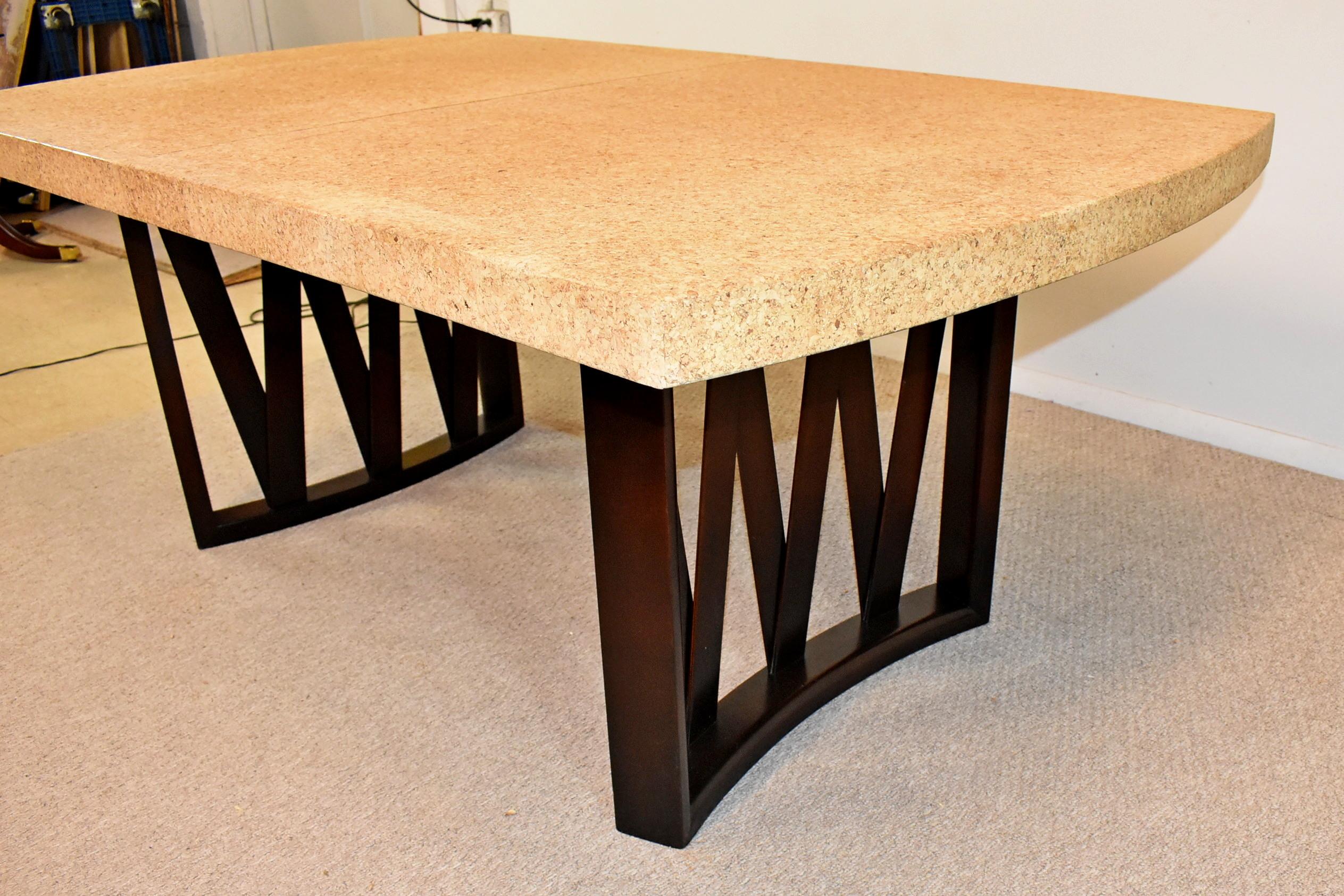 Milieu du XXe siècle Table de salle à manger à plateau en liège de Paul Frankl pour Johnson Furniture en vente