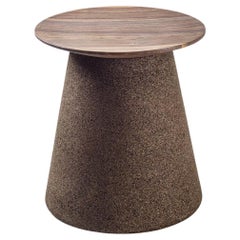 Kork-Nussbaum-Hocker