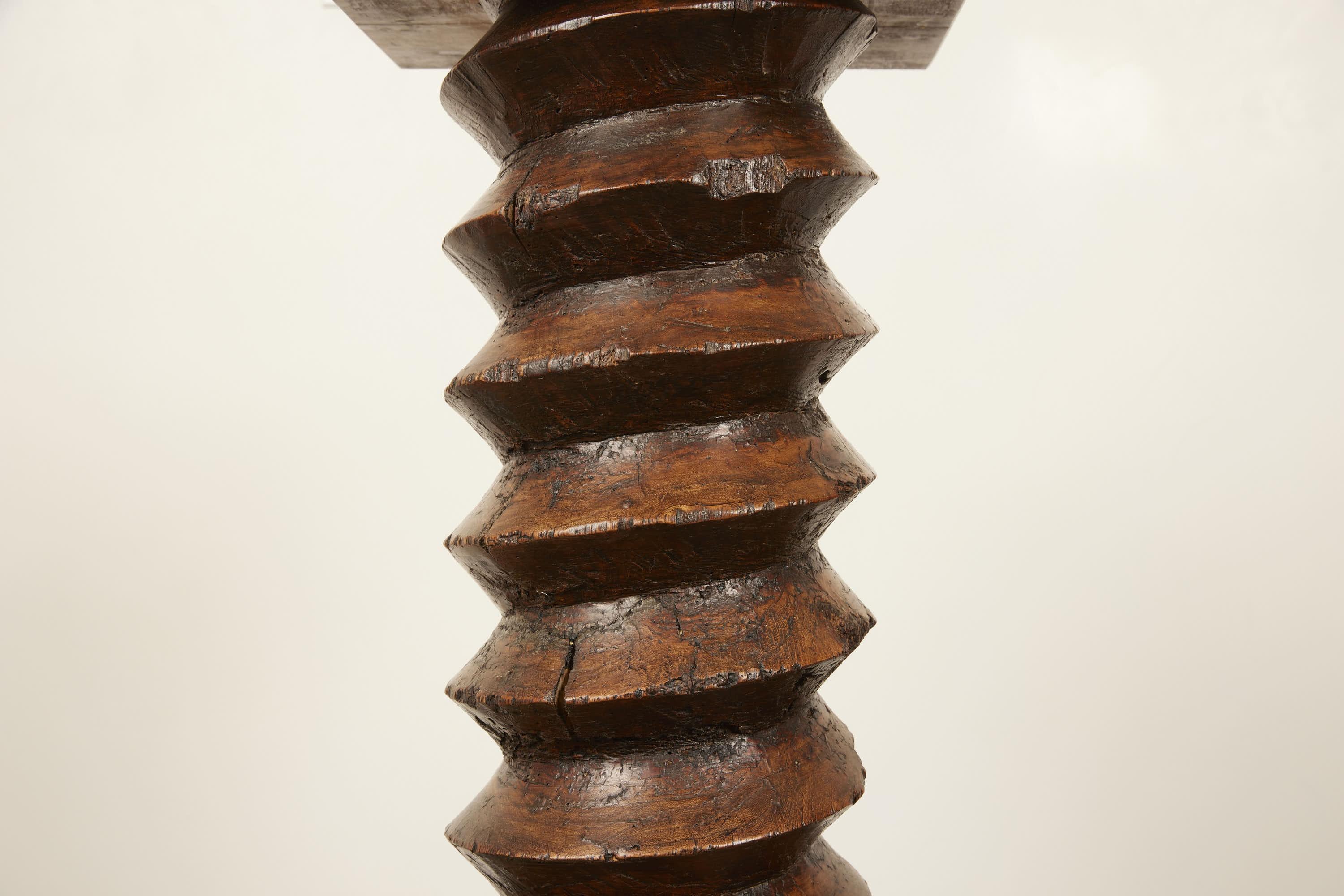 Korkenzieher Pedestal Mid Century - Frankreich (20. Jahrhundert) im Angebot