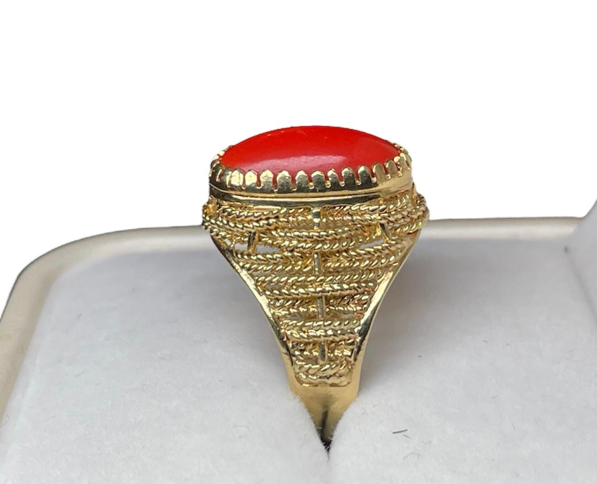 Anello Corletto con corallo in oro giallo 18K in vendita 5