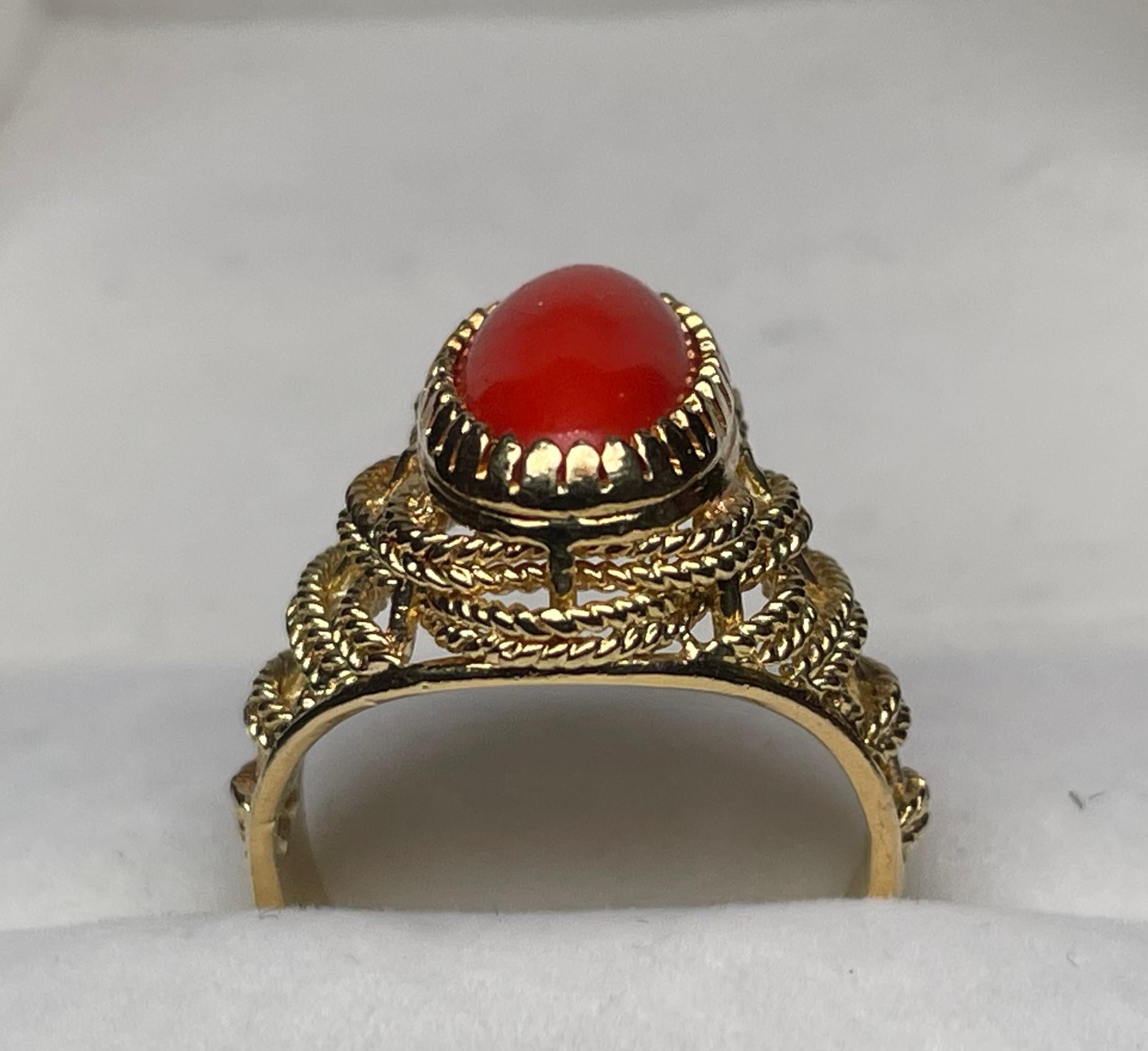 Anello Corletto con corallo in oro giallo 18K in vendita 7