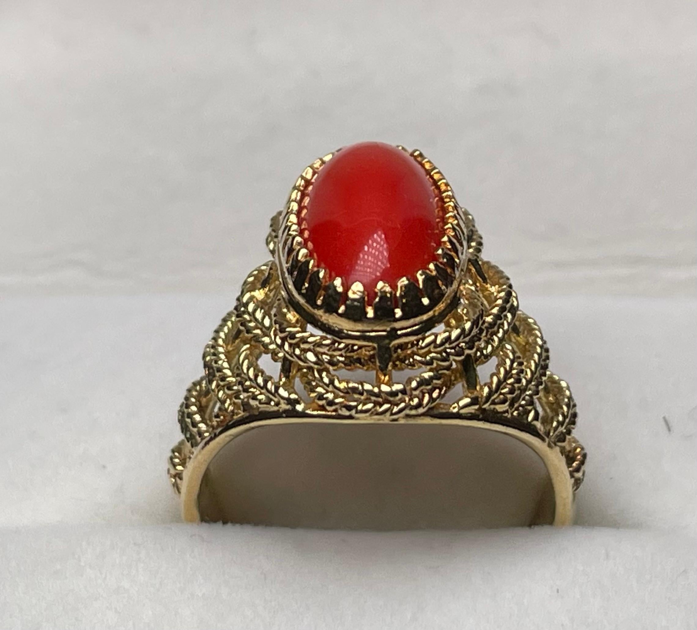 Anello Corletto con corallo in oro giallo 18K in vendita 8