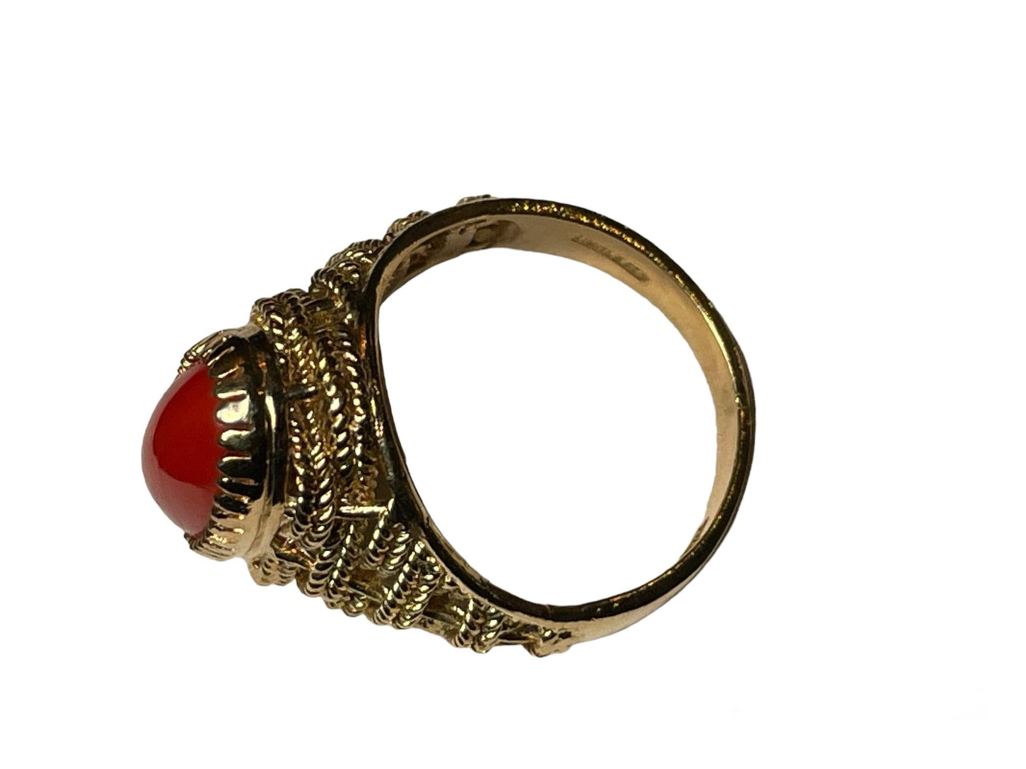 Anello Corletto con corallo in oro giallo 18K in vendita 1