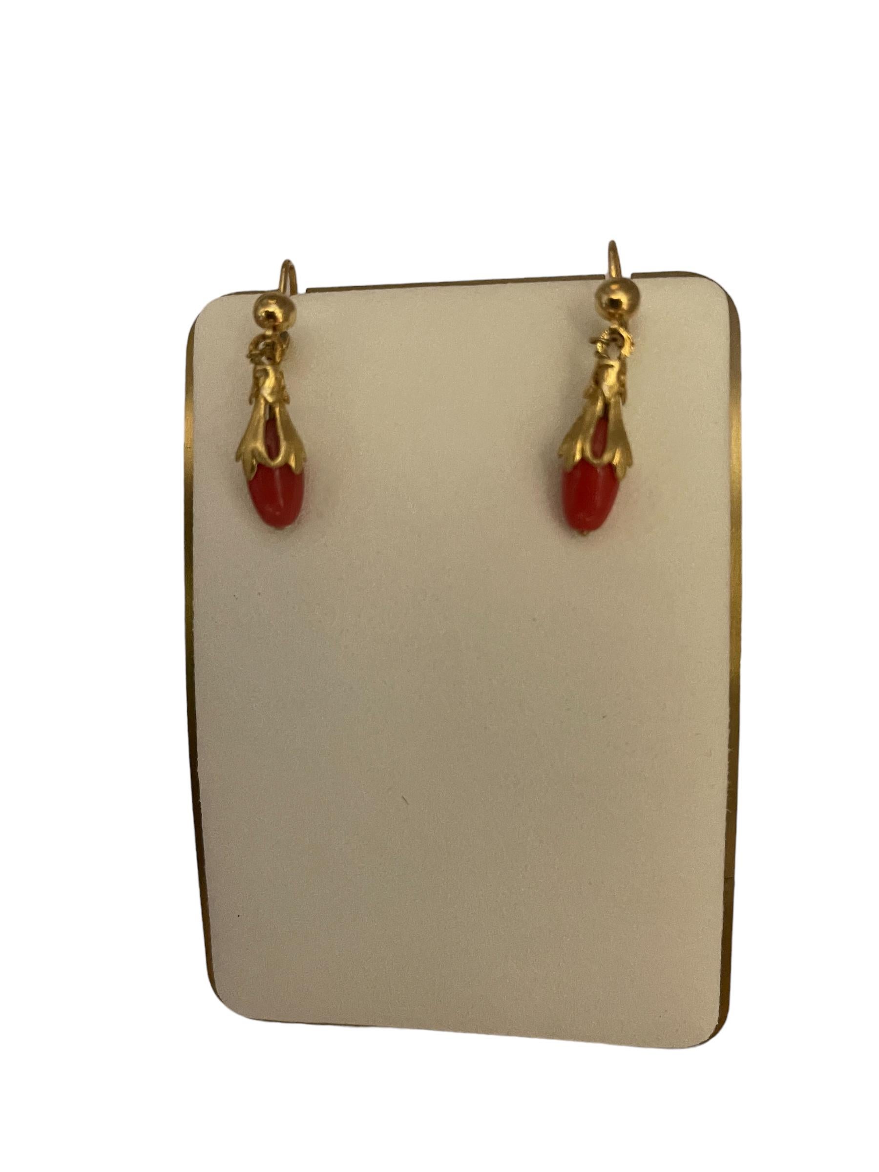 Classical Roman Corletto 18K Yellow Gold Coral Pair of Drop Earrings For Sale