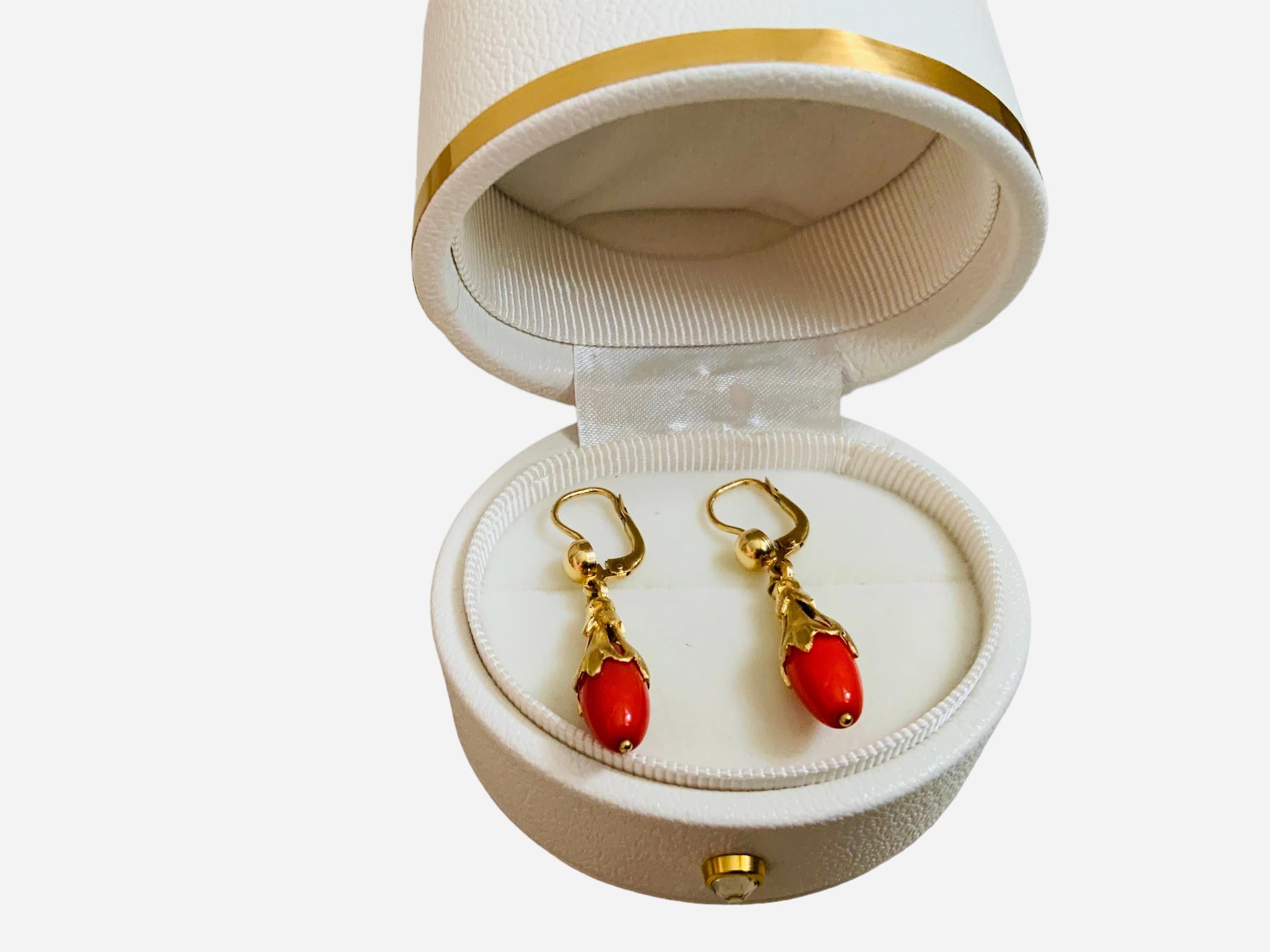Pear Cut Corletto 18K Yellow Gold Coral Pair of Drop Earrings For Sale