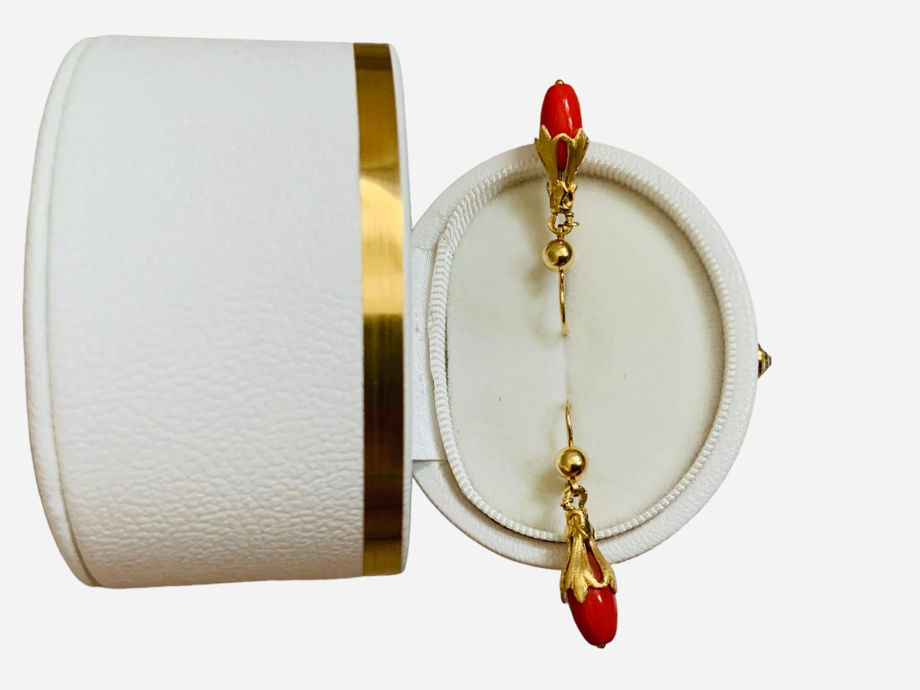 Women's Corletto 18K Yellow Gold Coral Pair of Drop Earrings For Sale