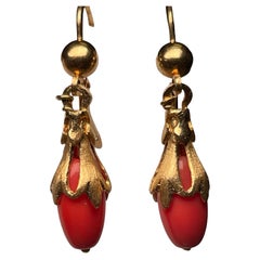 Corletto Paire de boucles d'oreilles pendantes en or jaune 18K avec corail