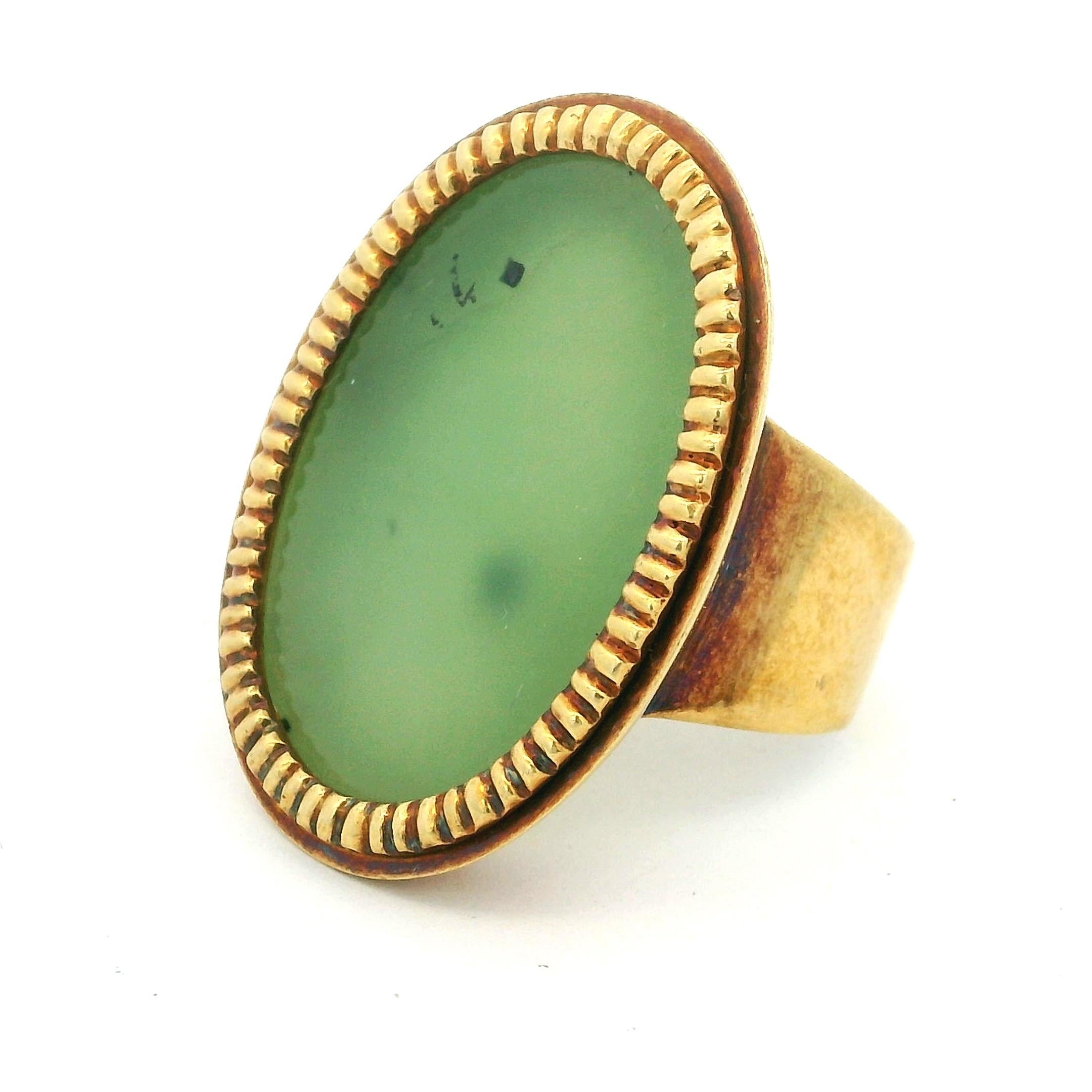 Corletto Anillo escultórico modernista italiano de jade en oro de 18 quilates, c. 1970 en venta 1