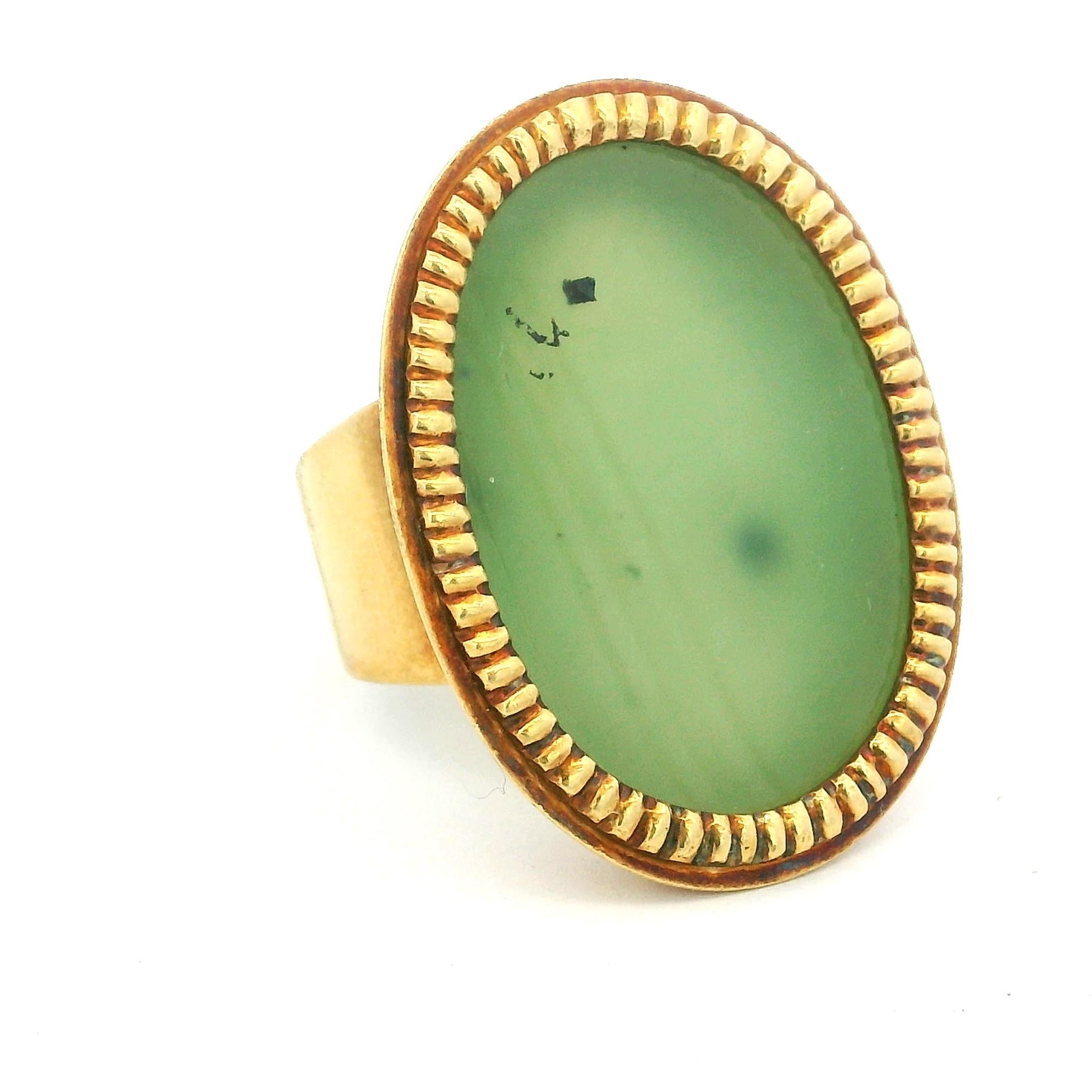 Corletto Anillo escultórico modernista italiano de jade en oro de 18 quilates, c. 1970 en venta 2