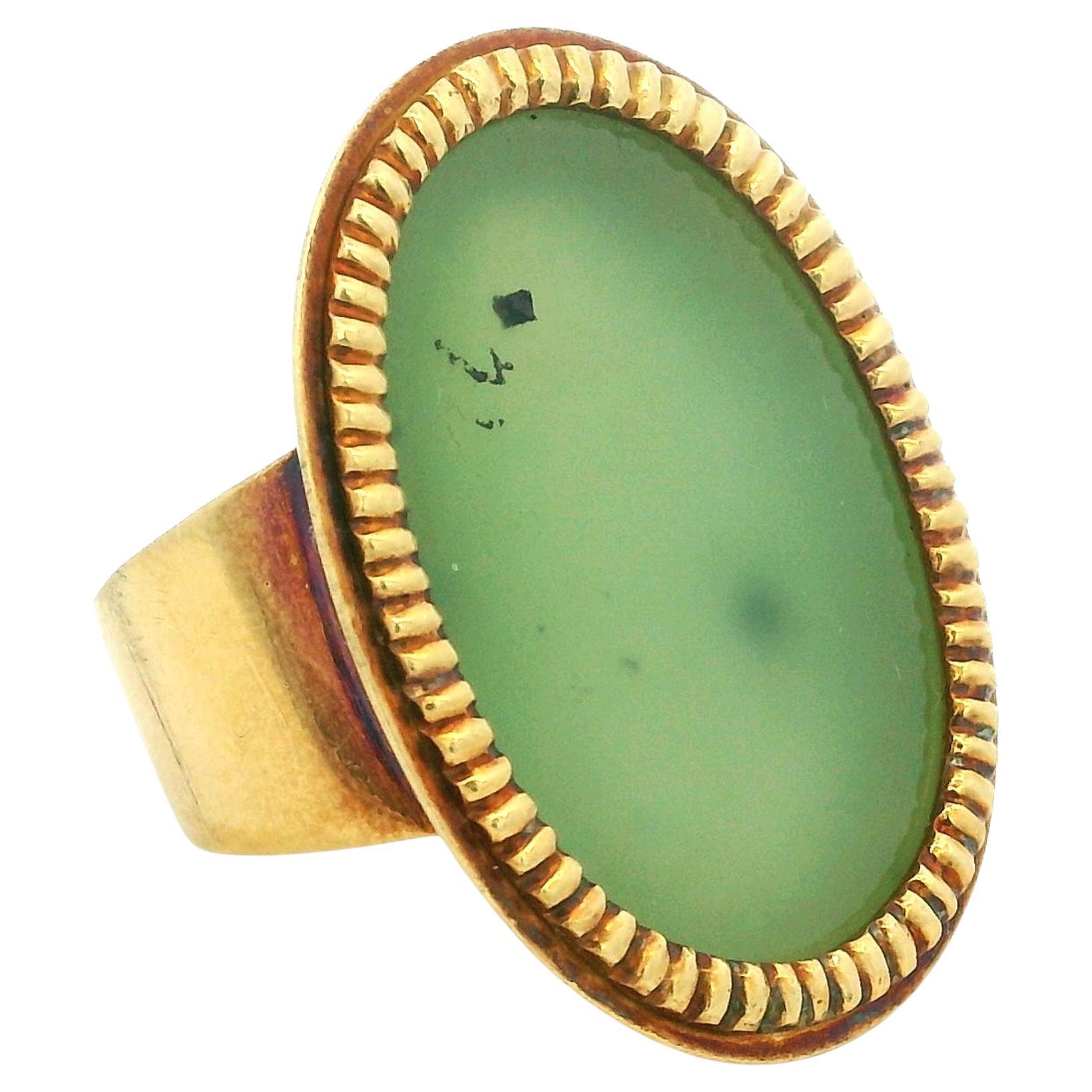Corletto Anillo escultórico modernista italiano de jade en oro de 18 quilates, c. 1970 en venta