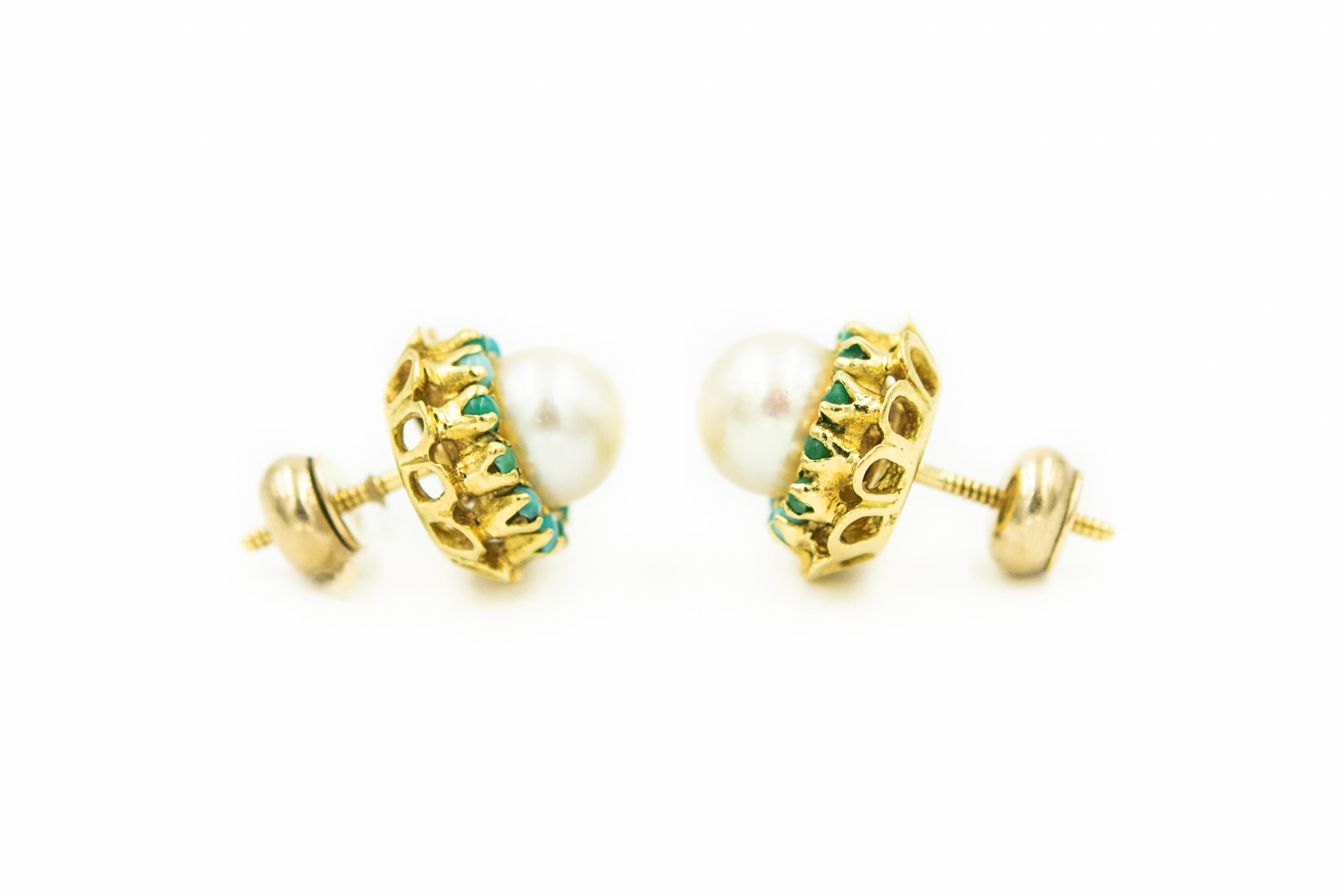 Perle Corletto Boucles d'oreilles bouton italiennes en or jaune avec perle de culture et fleur en turquoises en vente