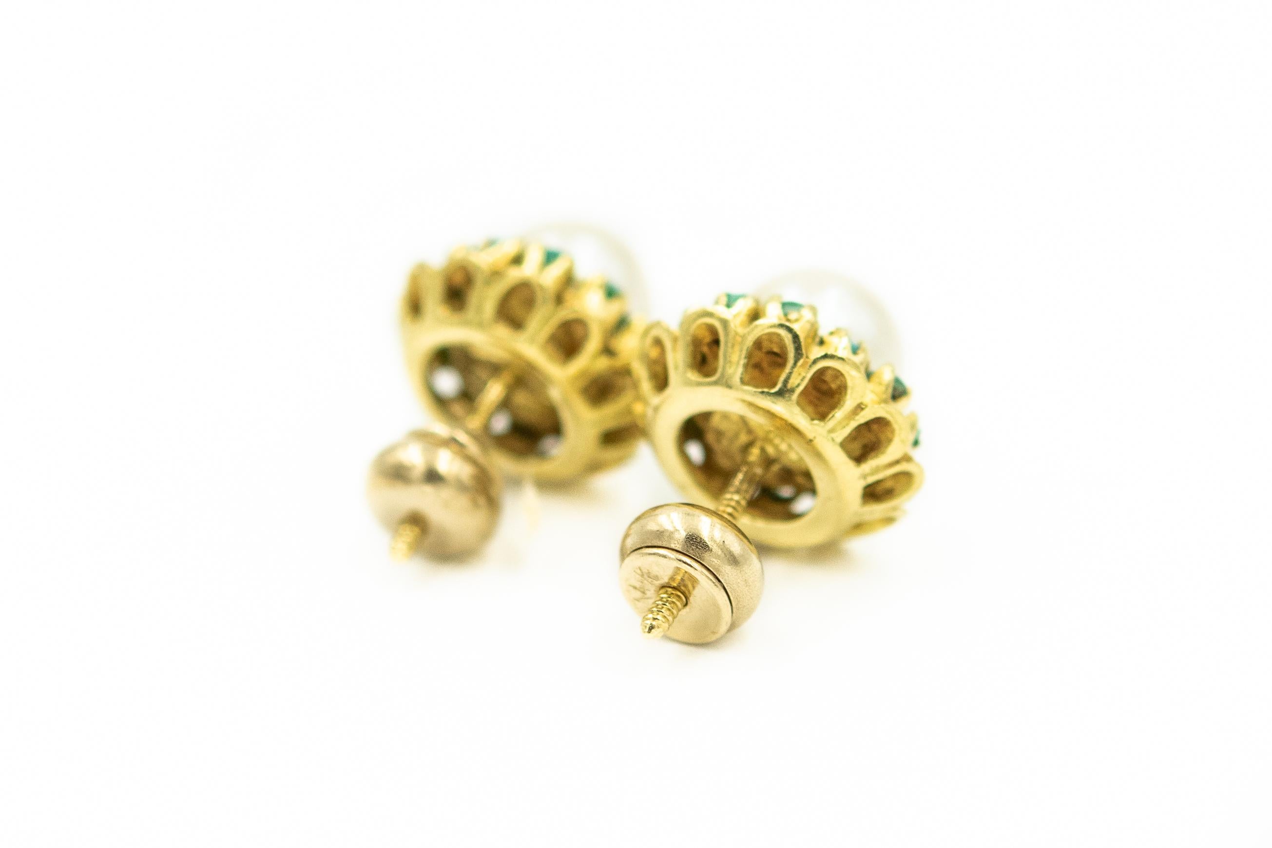 Corletto Boucles d'oreilles bouton italiennes en or jaune avec perle de culture et fleur en turquoises Bon état - En vente à Miami Beach, FL