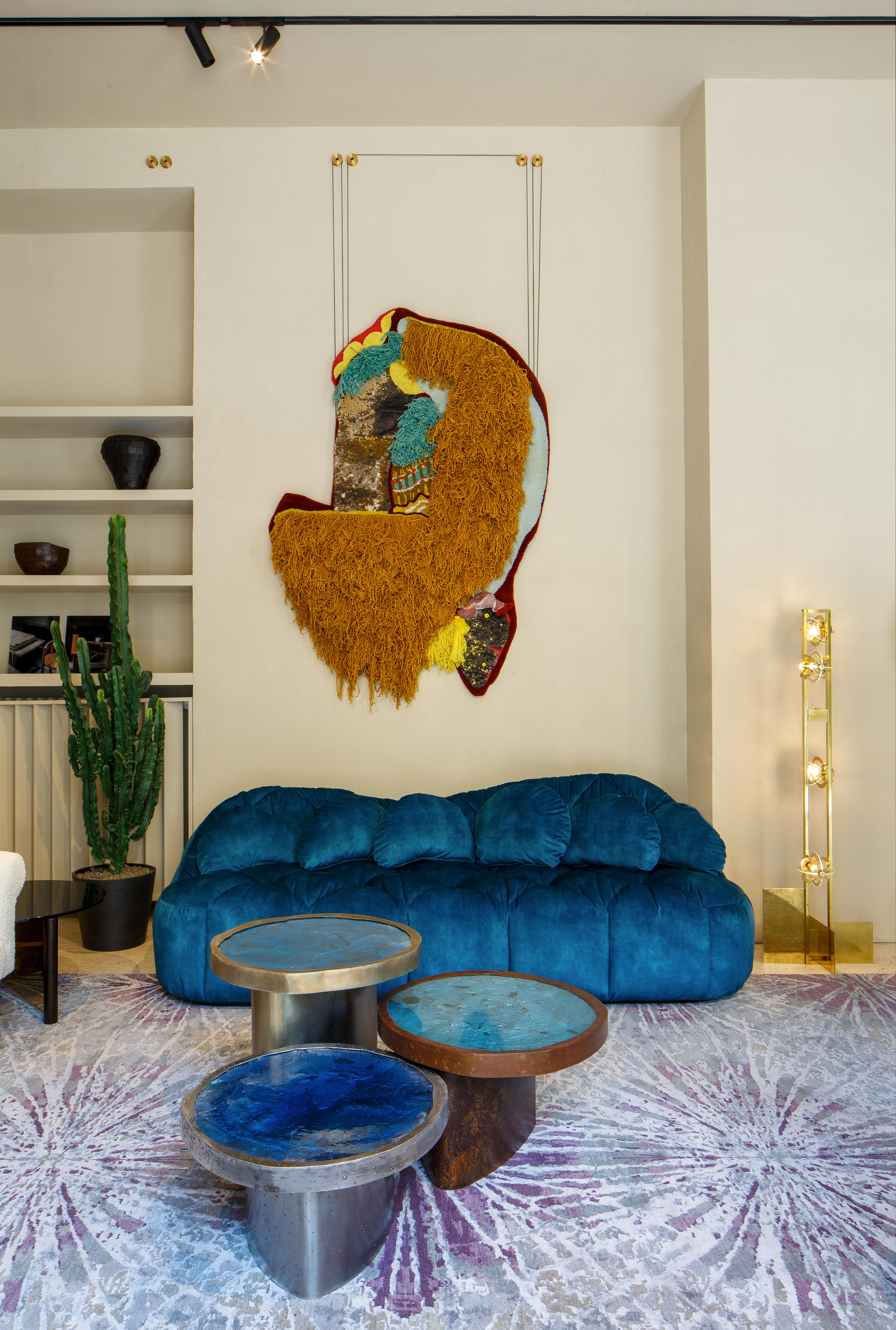 Kormor-Sofa von Delvis Unlimited (21. Jahrhundert und zeitgenössisch) im Angebot