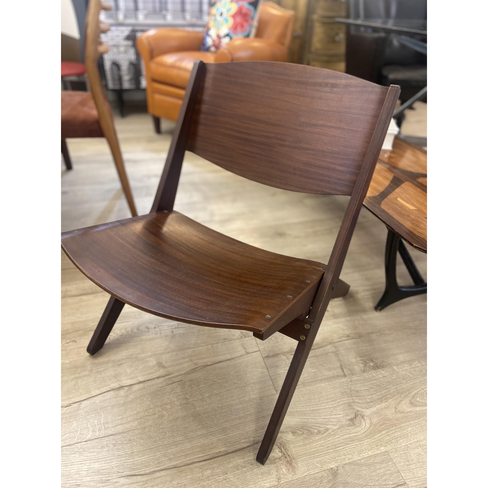 Klappbarer Stuhl „Cormorant“ von Ernest Race 


Der Kormoran-Klappstuhl ist ein zeitloses Meisterwerk, das von dem berühmten Ernest Race entworfen wurde. Dieses exquisite Stück, das von Ernest Race Ltd London gefertigt wurde, verkörpert sorgfältige