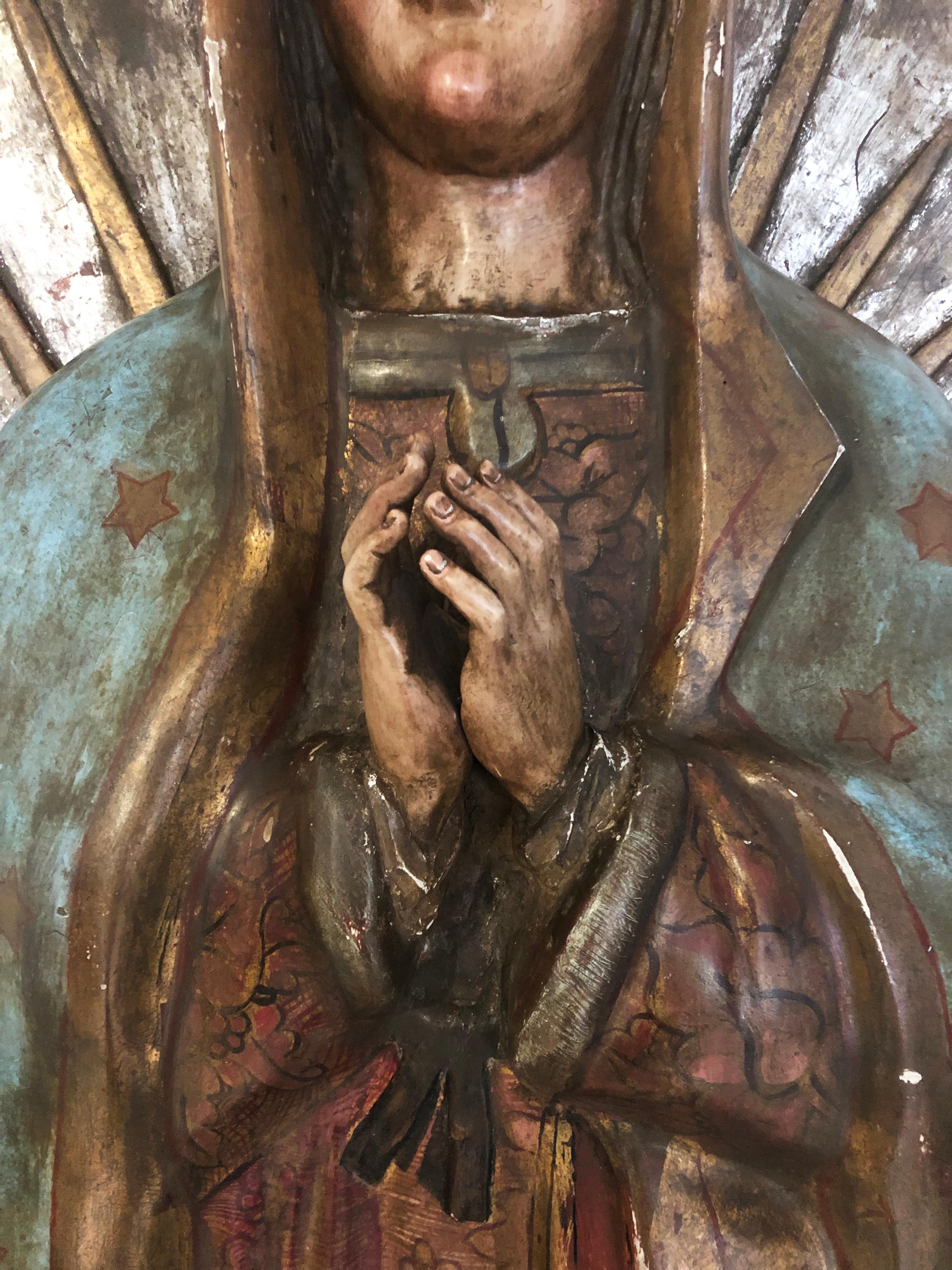 Kornstahl-Paste-Skulptur unserer Dame von Guadalupe, gefunden in Mexiko, um 1900 (Rustikal) im Angebot