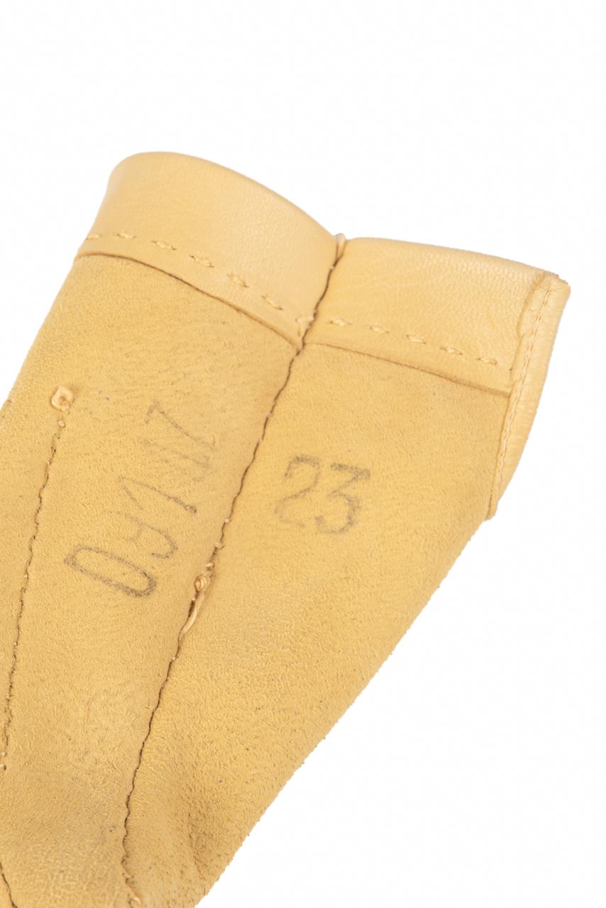 Corn Yellow Subtly Crackled Smooth Leather Gloves with Seam Detailing, c. 1970s For Sale 2
