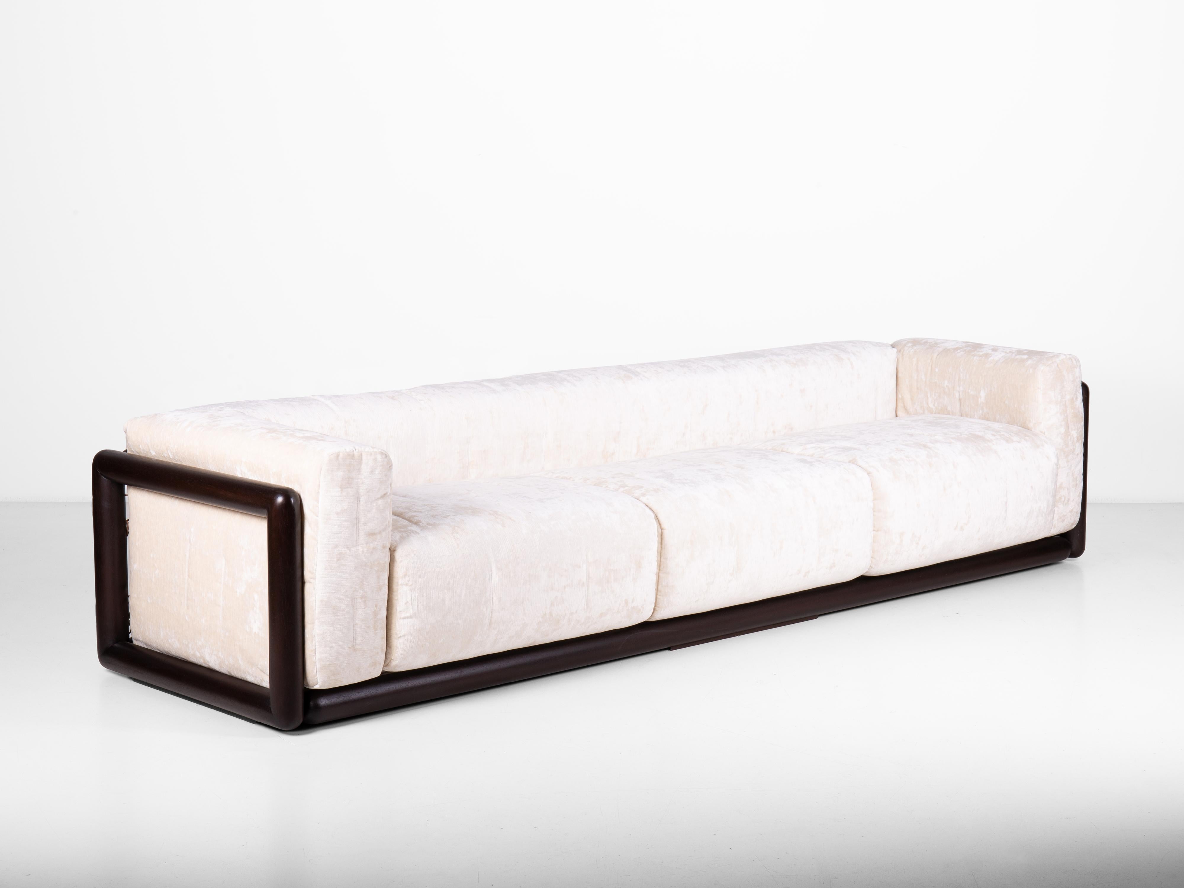 Cornaro 300 Sofa von Carlo Scarpa mit irokofarbener Holzstruktur, 1974 (Moderne der Mitte des Jahrhunderts) im Angebot