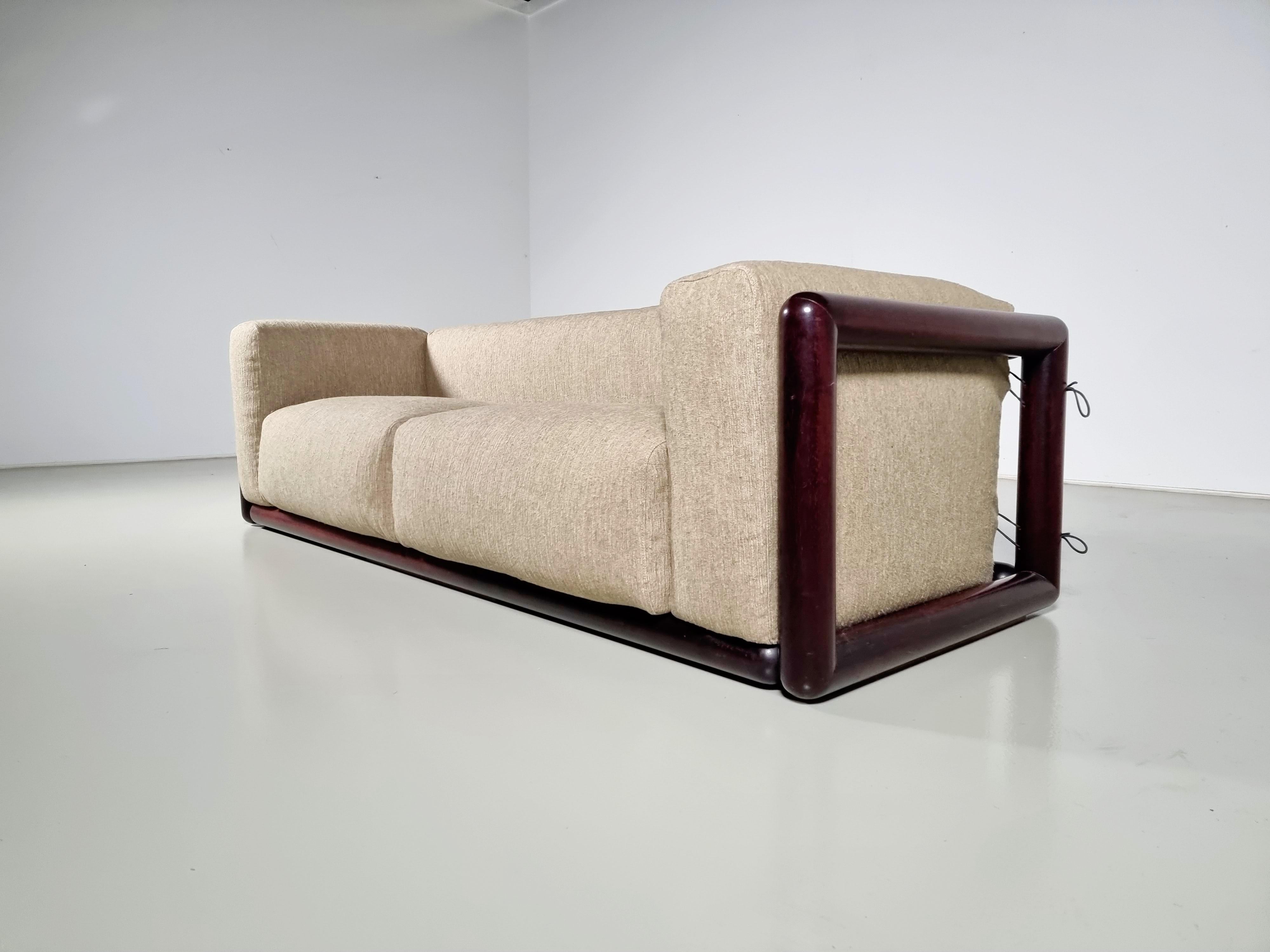 Cornaro sofa designed by Carlo Scarpa for Simon International, Italy 1973. 

Made out of solid dark stained hardwood and re-upholstered in a high-end textured beige fabric by Bruder. A classy combination. The foam is perfect and the cushions are