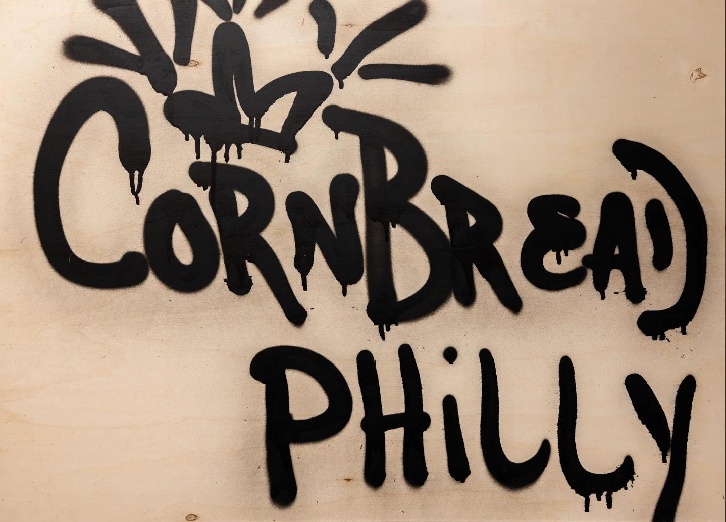 Cette œuvre d'art intitulée "Fresh Cut : Cornbread Philly" est une œuvre originale de Cornbread réalisée à l'acrylique sur bois. L'œuvre mesure 89,5cm x 125cm / 35,25in x 49,25in sans cadre, et est expédiée sans cadre.

Darryl McCray, connu sous son
