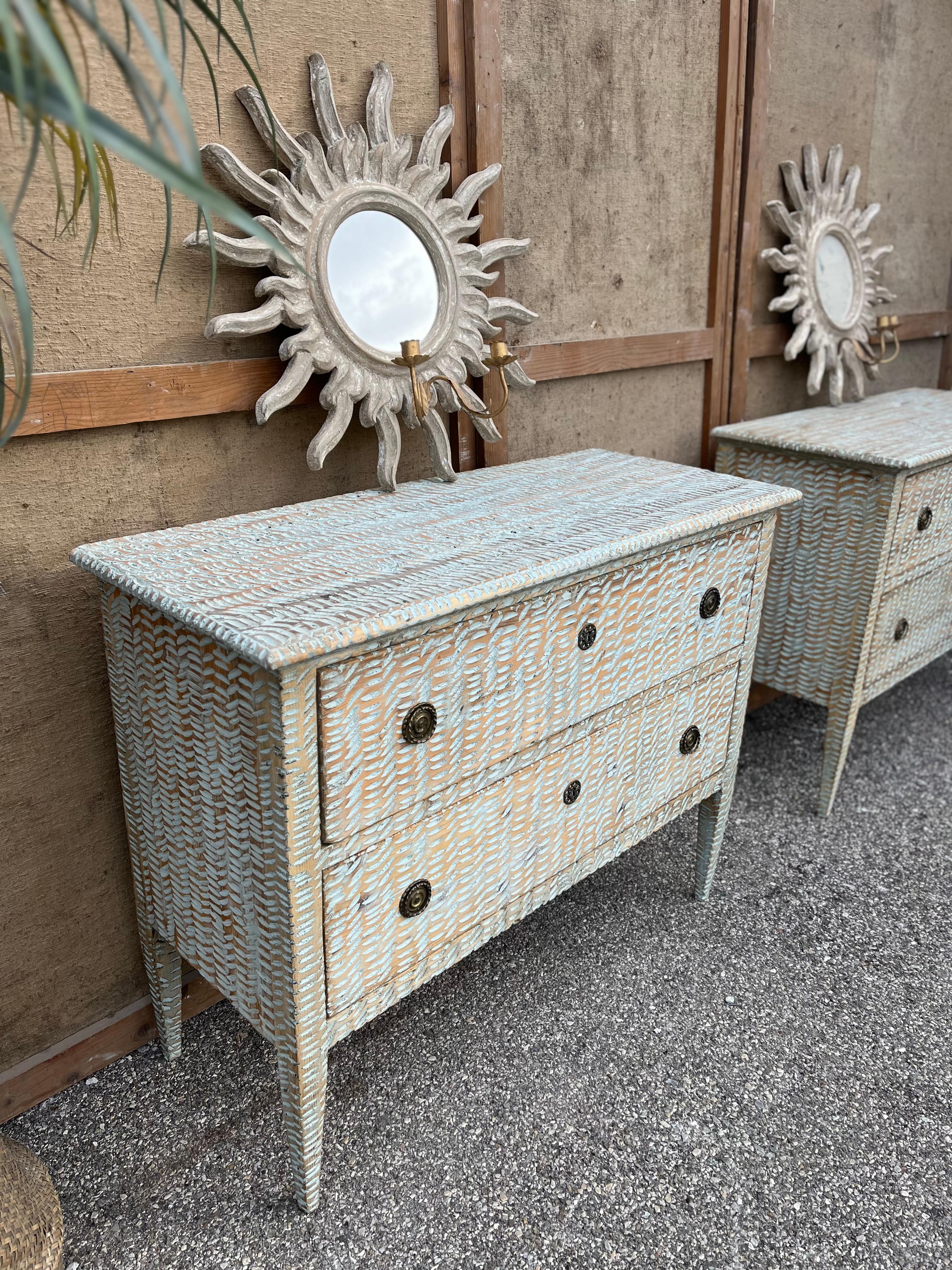 Fatto a mano Corncob style white drawer in vendita