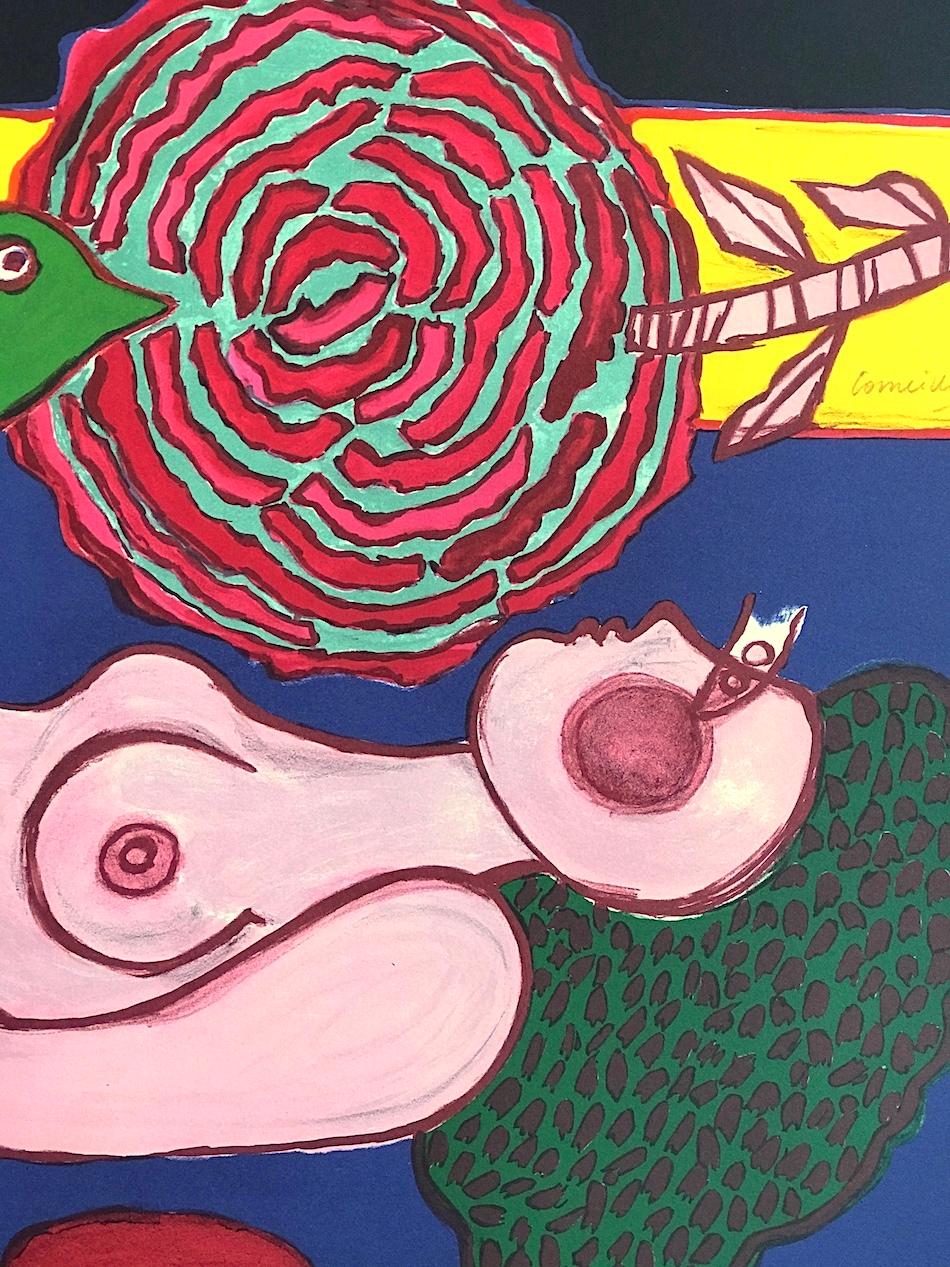 NU À LA ROSE Lithographie signée, Femme nue couchée, oiseau exotique volant, fleur - Print de Corneille