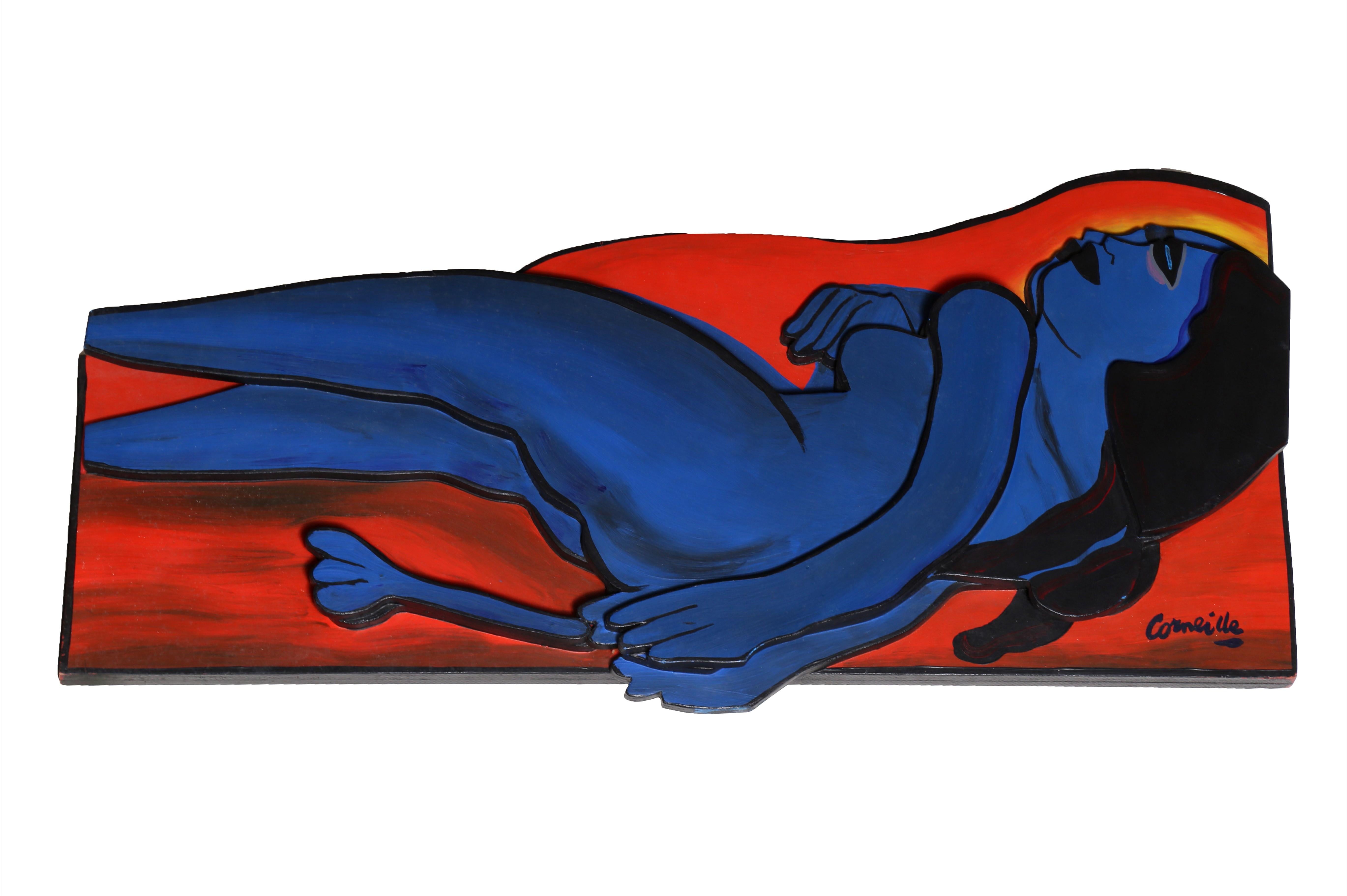 Diese bemalte Holzskulptur des belgischen Künstlers Corneille aus der Zeit um 1980 ist eine expressionistische Darstellung von zwei Akten.  Corneille wurde von Miró, Picasso und Paul Klee beeinflusst, behauptete aber, die tiefste Verbindung zu van
