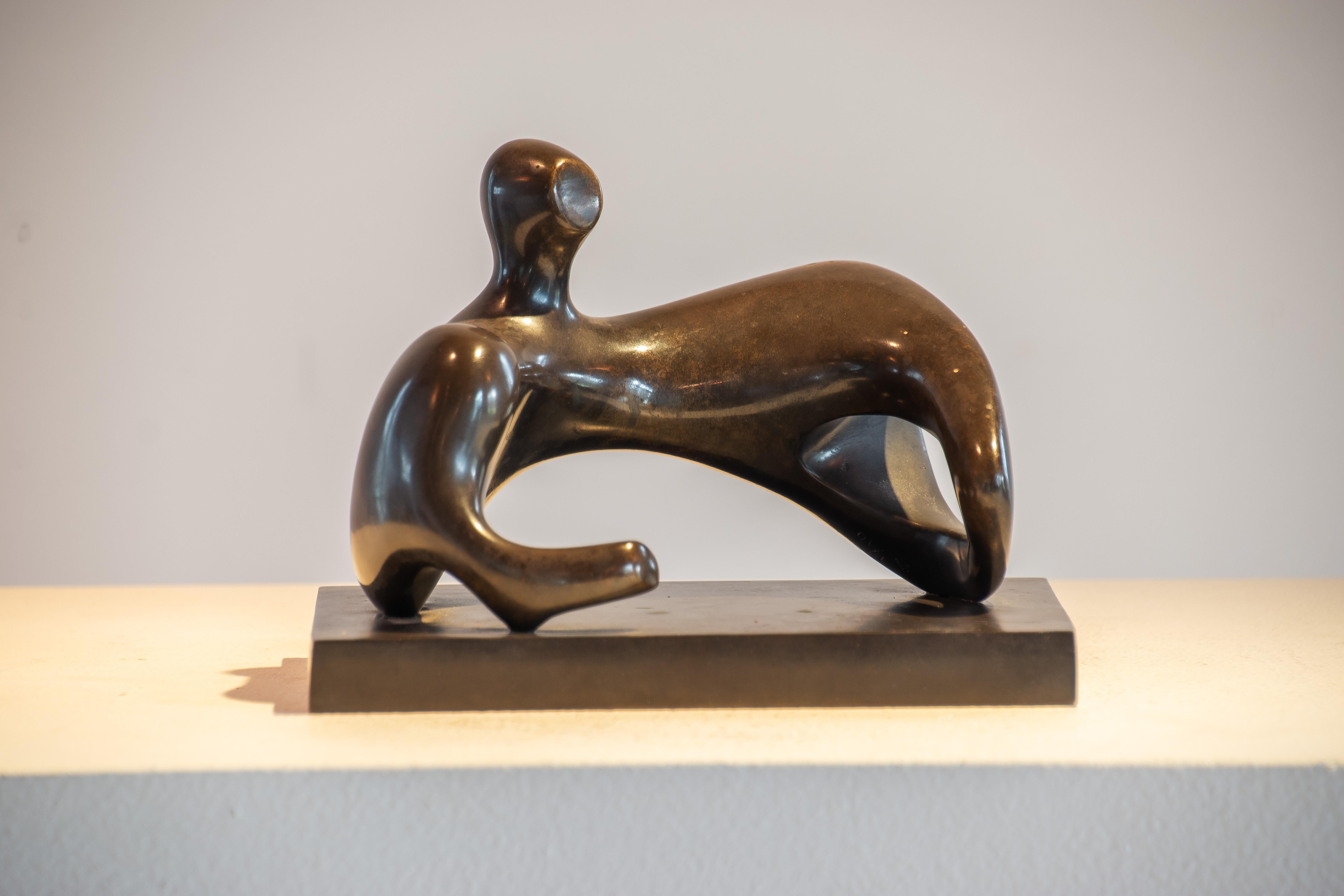 Cornelia Kubler Kavanagh Figurative Sculpture - Reclining figure
