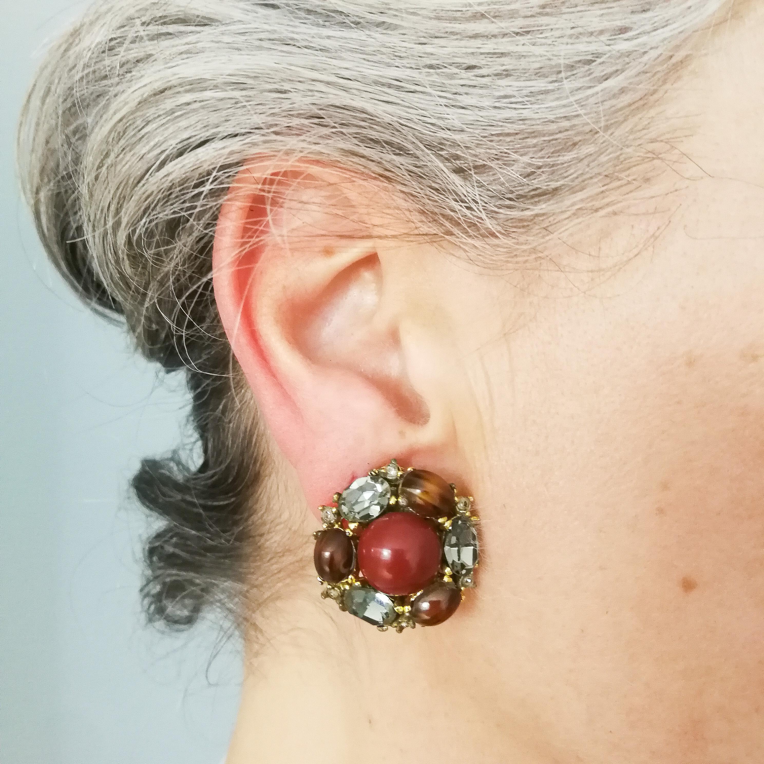 Women's Cornelian, brown and grey paste cabuchon 'cluster' earrings, Ciner, USA, 1980s For Sale