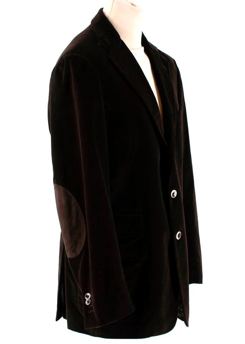 Corneliani Velvet Dark Brown Single Breasted Blazer 

- Unique, soft touch velvet formal blazer
- Thick lining, ideal for autumn or spring weather 
- Three inside pockets 
- Three outside pockets 
- Button fastening 

Materials: 
98% Cotton 2%