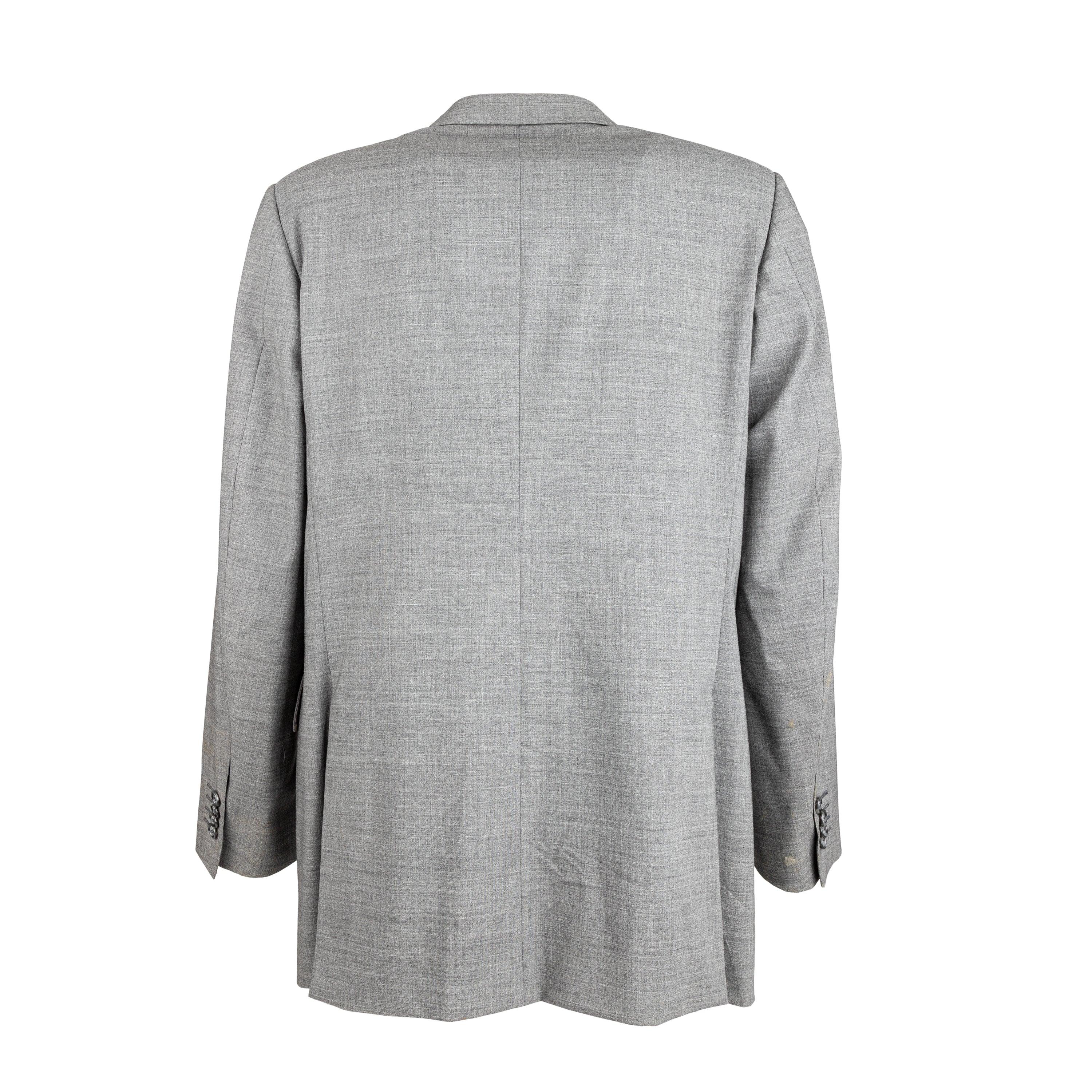 Expertly crafted from pure virgin wool, this Corneliani blazer boasts a light grey hue with a subtle melange effect. The notched lapel and three front buttons offer a sleek, sophisticated look, while the cupro lining ensures a comfortable feel. 
